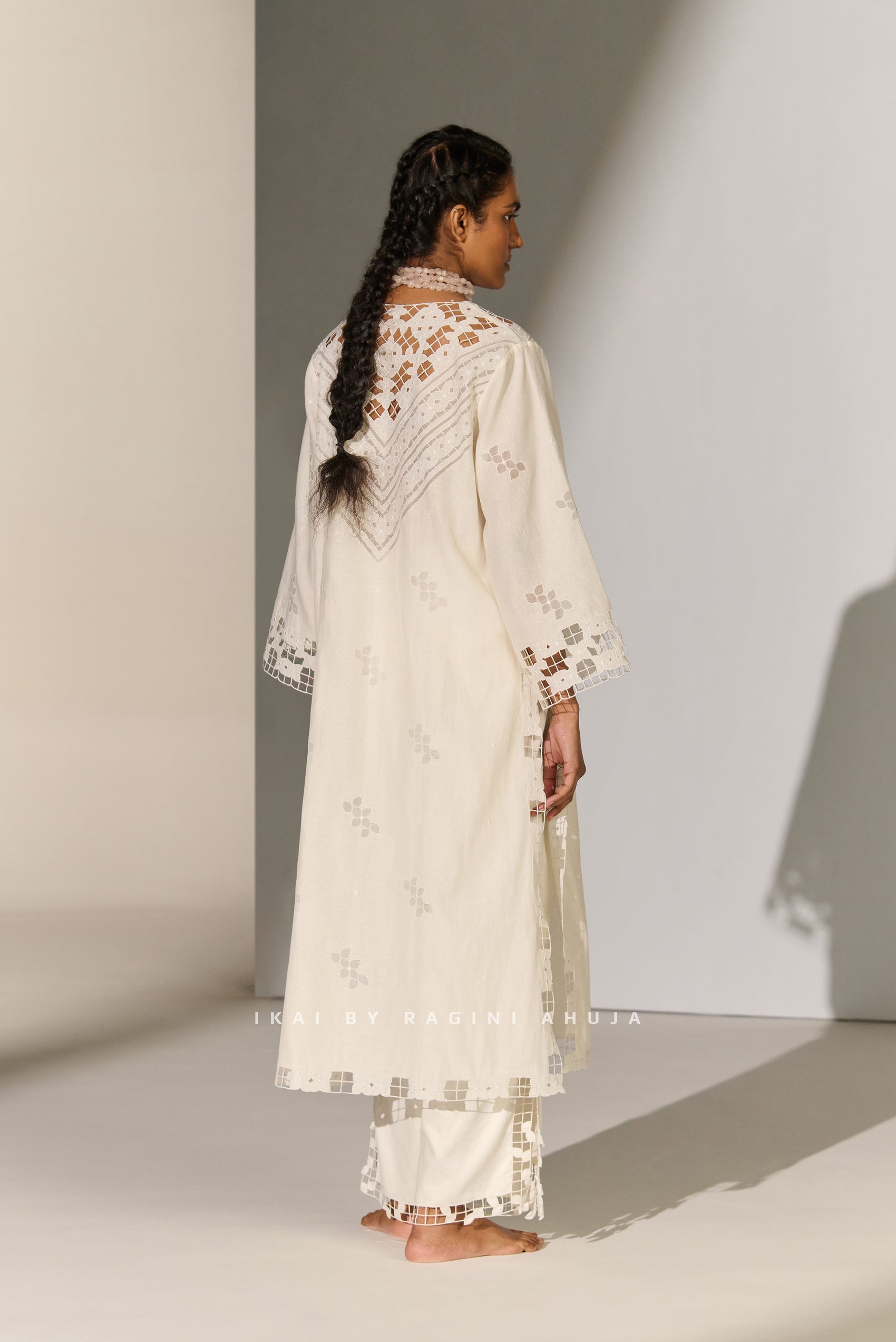 GEOMETRIC FLORAL NECK CUTWORK KAMEEZ IVR