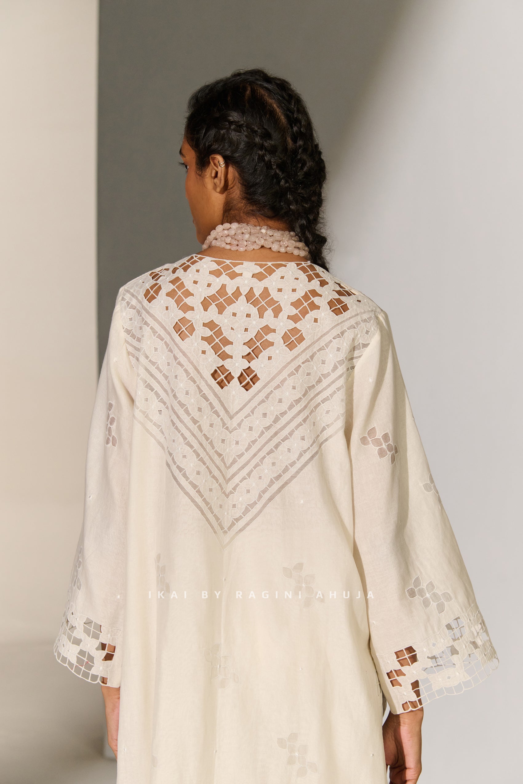 GEOMETRIC FLORAL NECK CUTWORK KAMEEZ IVR