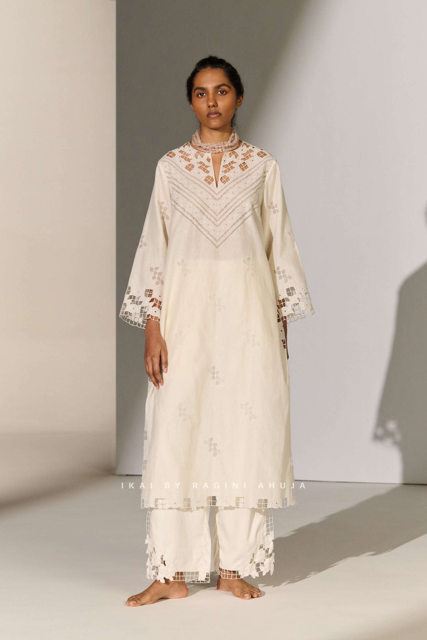 GEOMETRIC FLORAL NECK CUTWORK KAMEEZ IVR