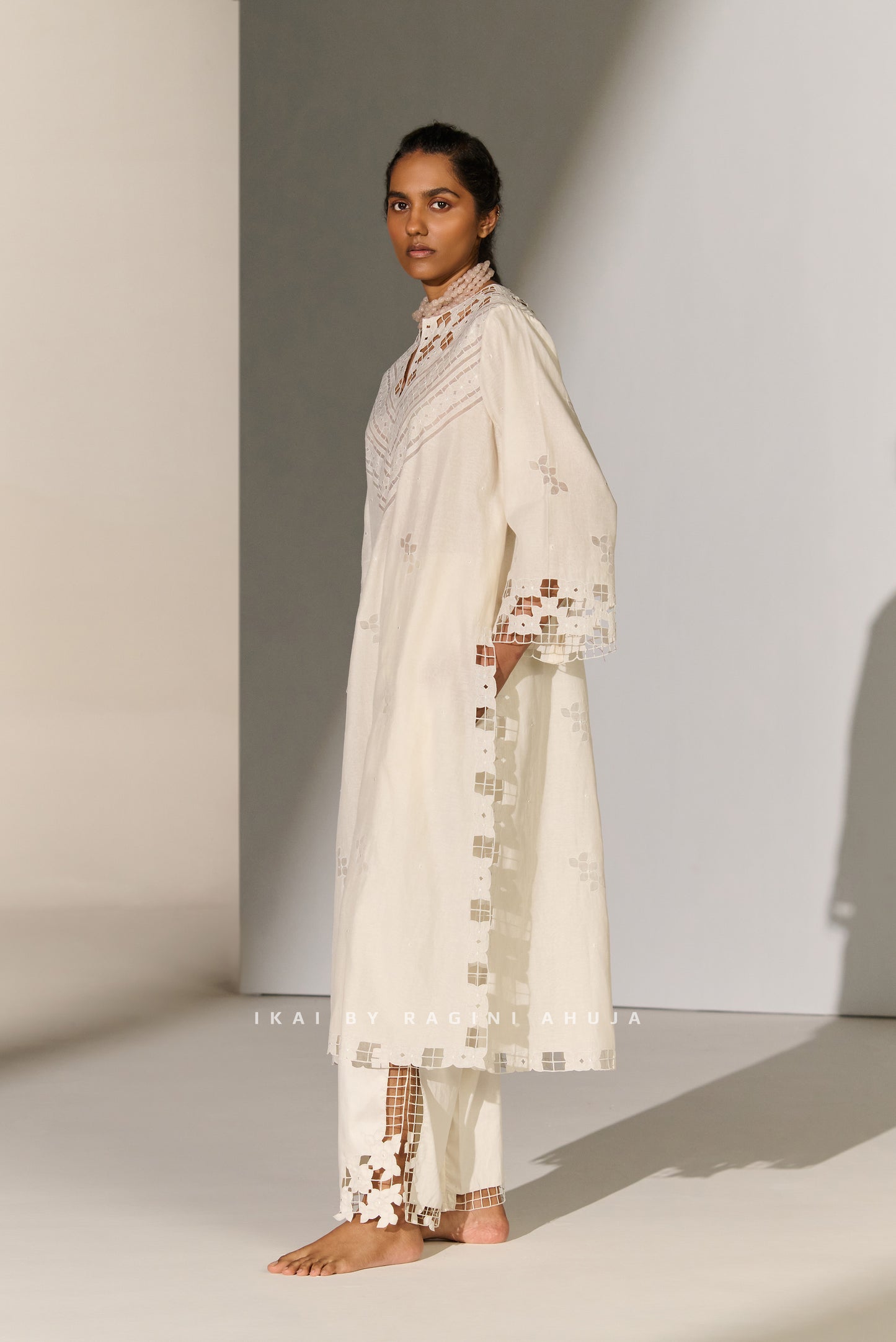 GEOMETRIC FLORAL NECK CUTWORK KAMEEZ IVR