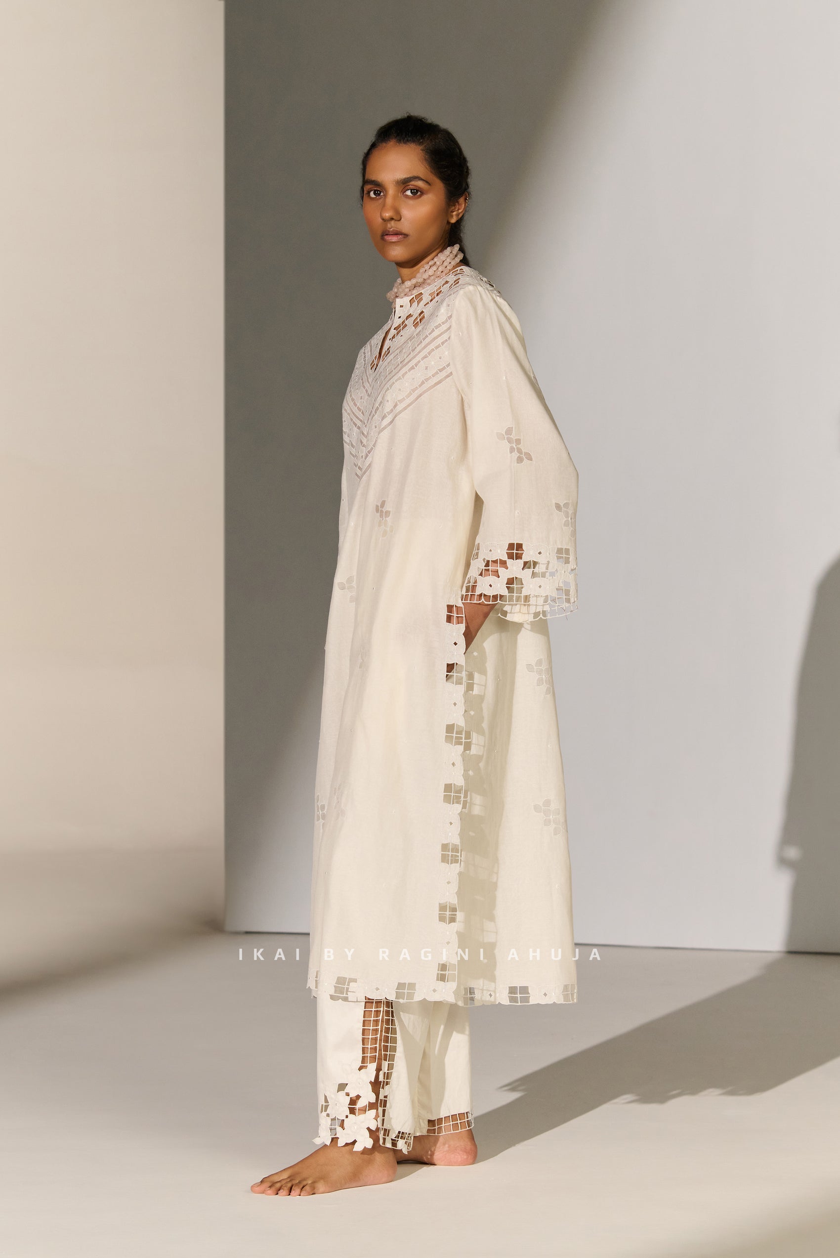 GEOMETRIC FLORAL NECK CUTWORK KAMEEZ IVR