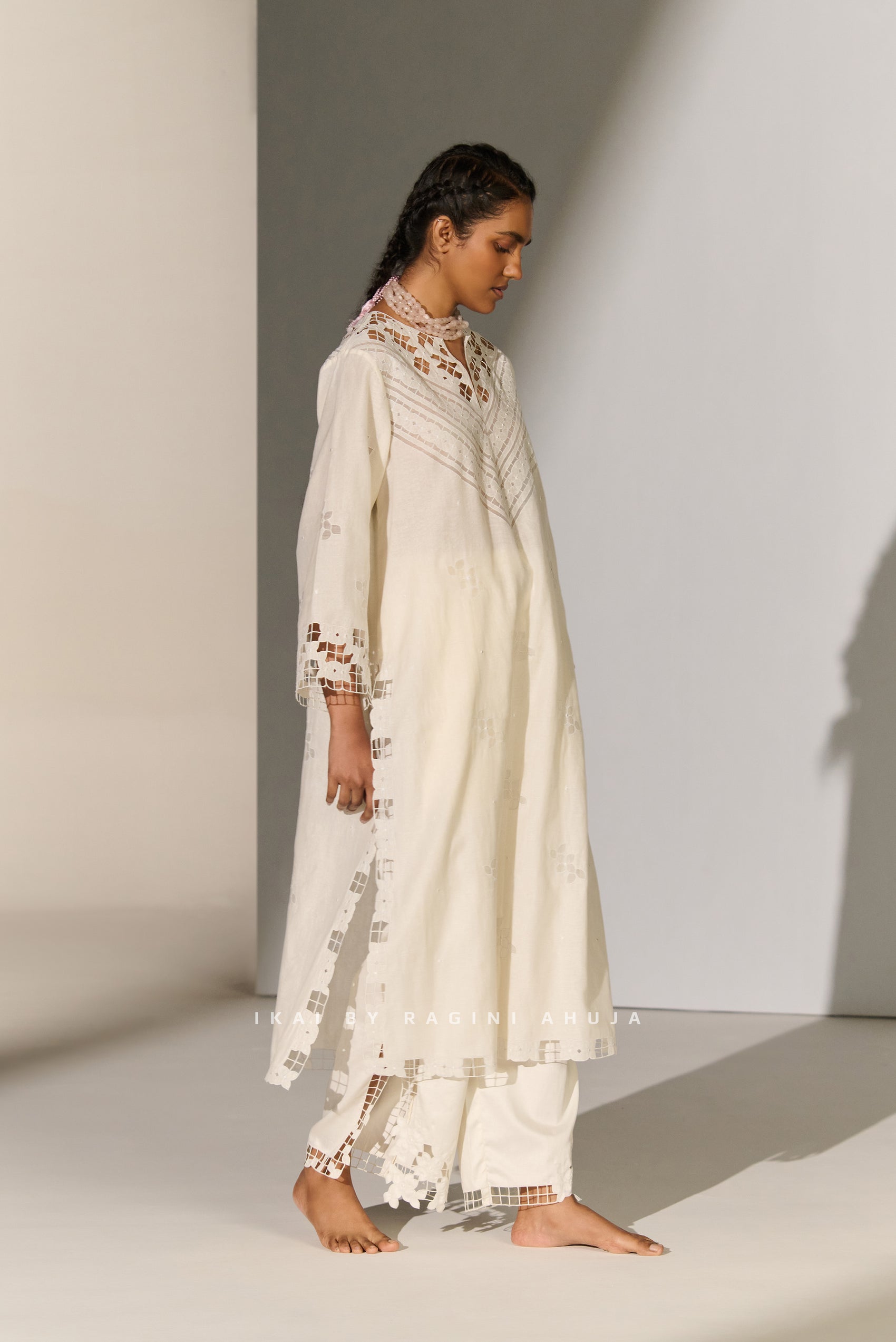 GEOMETRIC FLORAL NECK CUTWORK KAMEEZ IVR