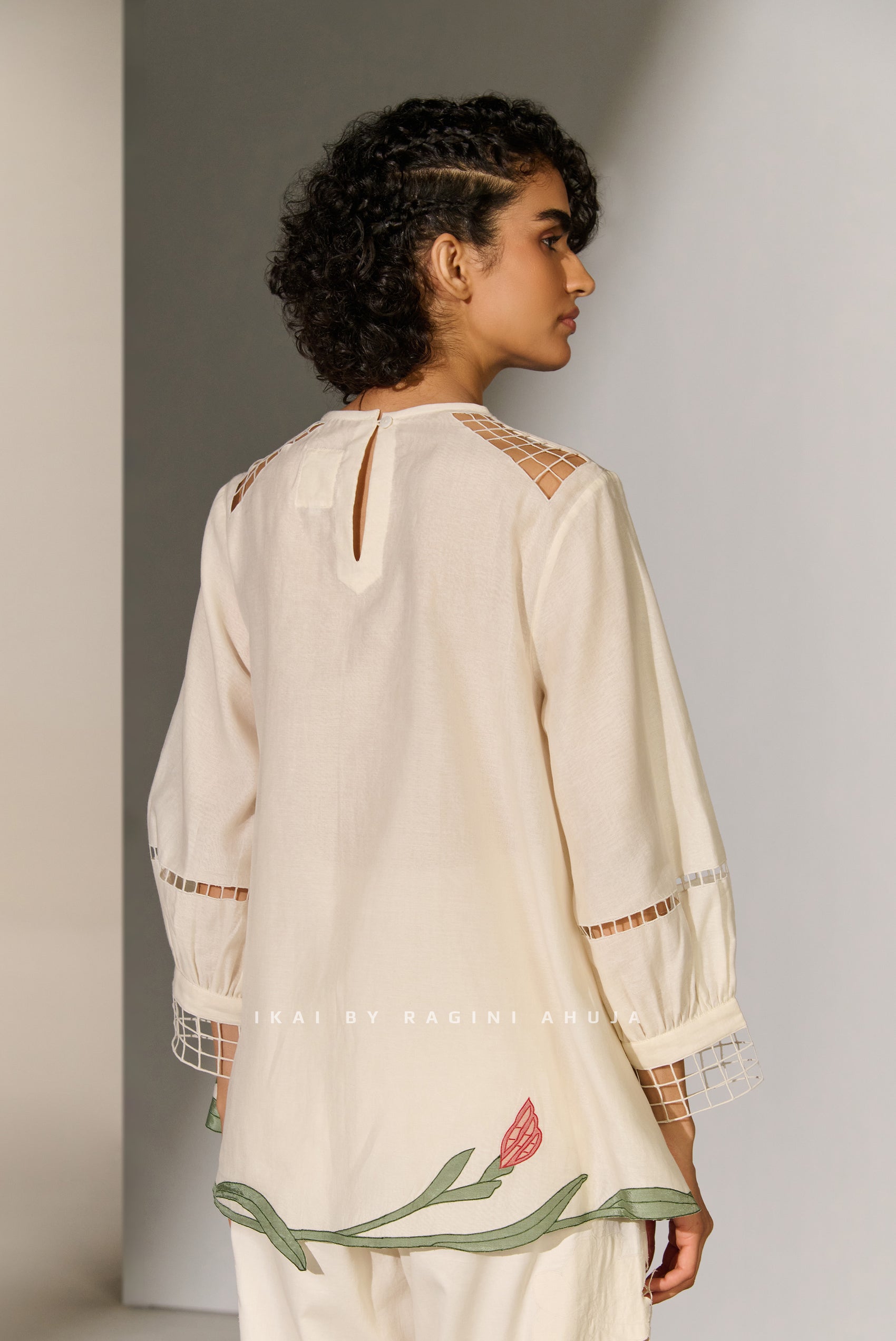 FLORAL ARTWORK APPLIQUE' SHIRT