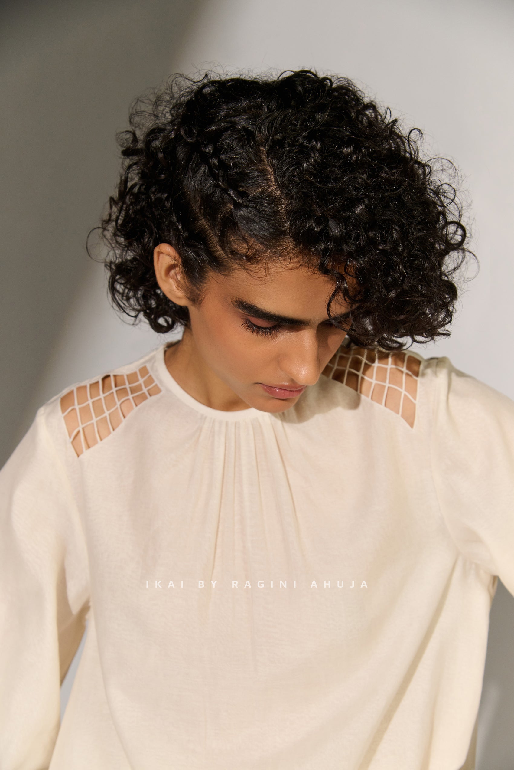 FLORAL ARTWORK APPLIQUE' SHIRT