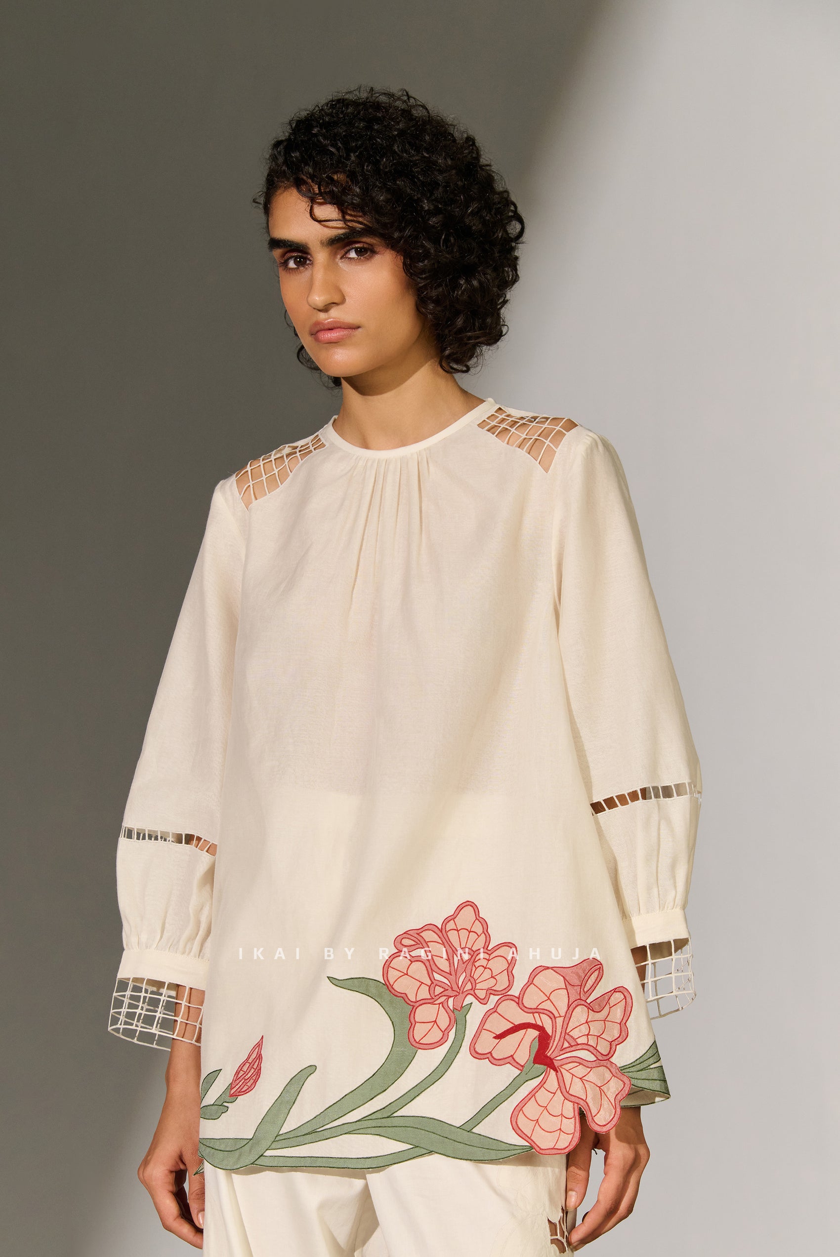 FLORAL ARTWORK APPLIQUE' SHIRT