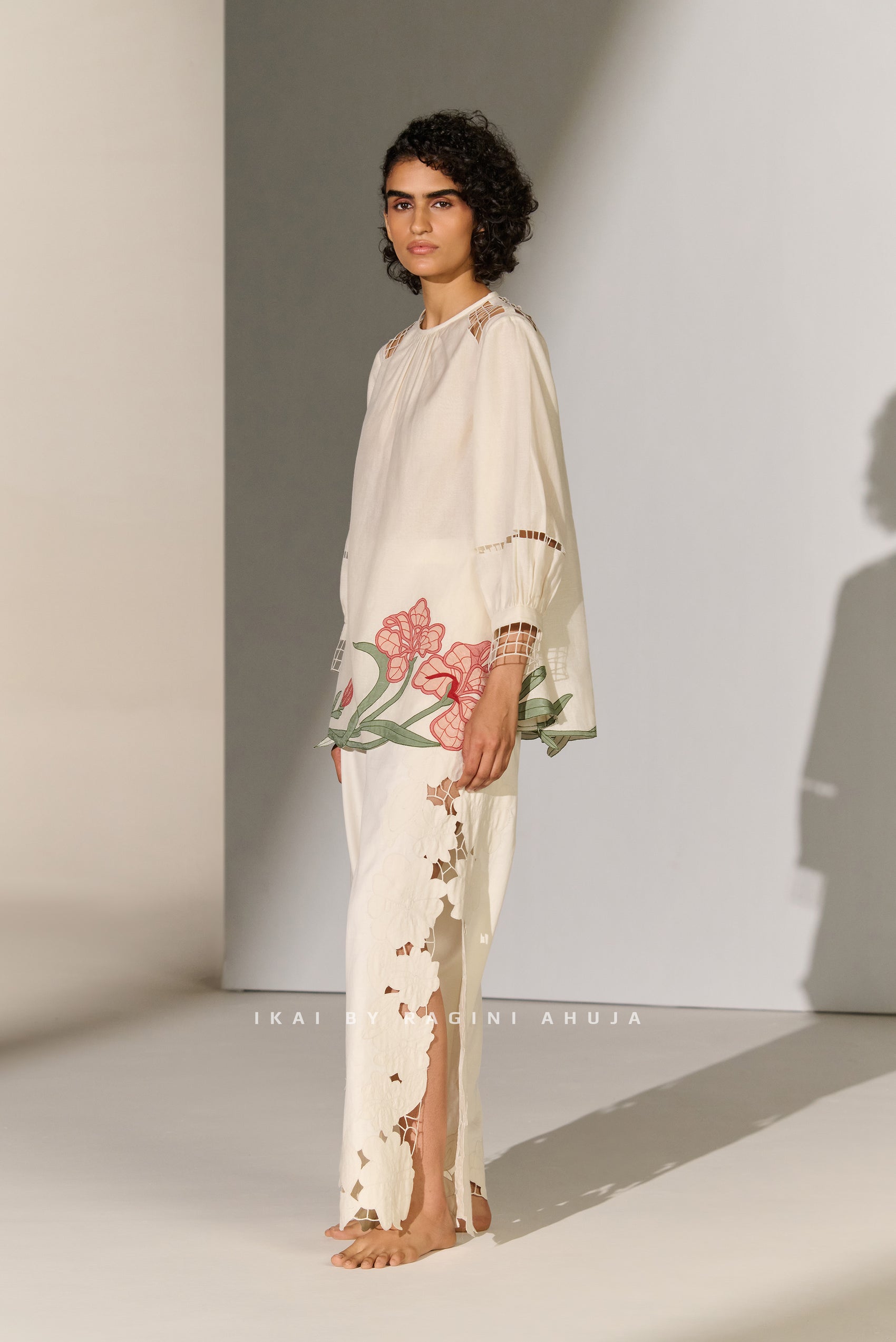 FLORAL ARTWORK APPLIQUE' SHIRT