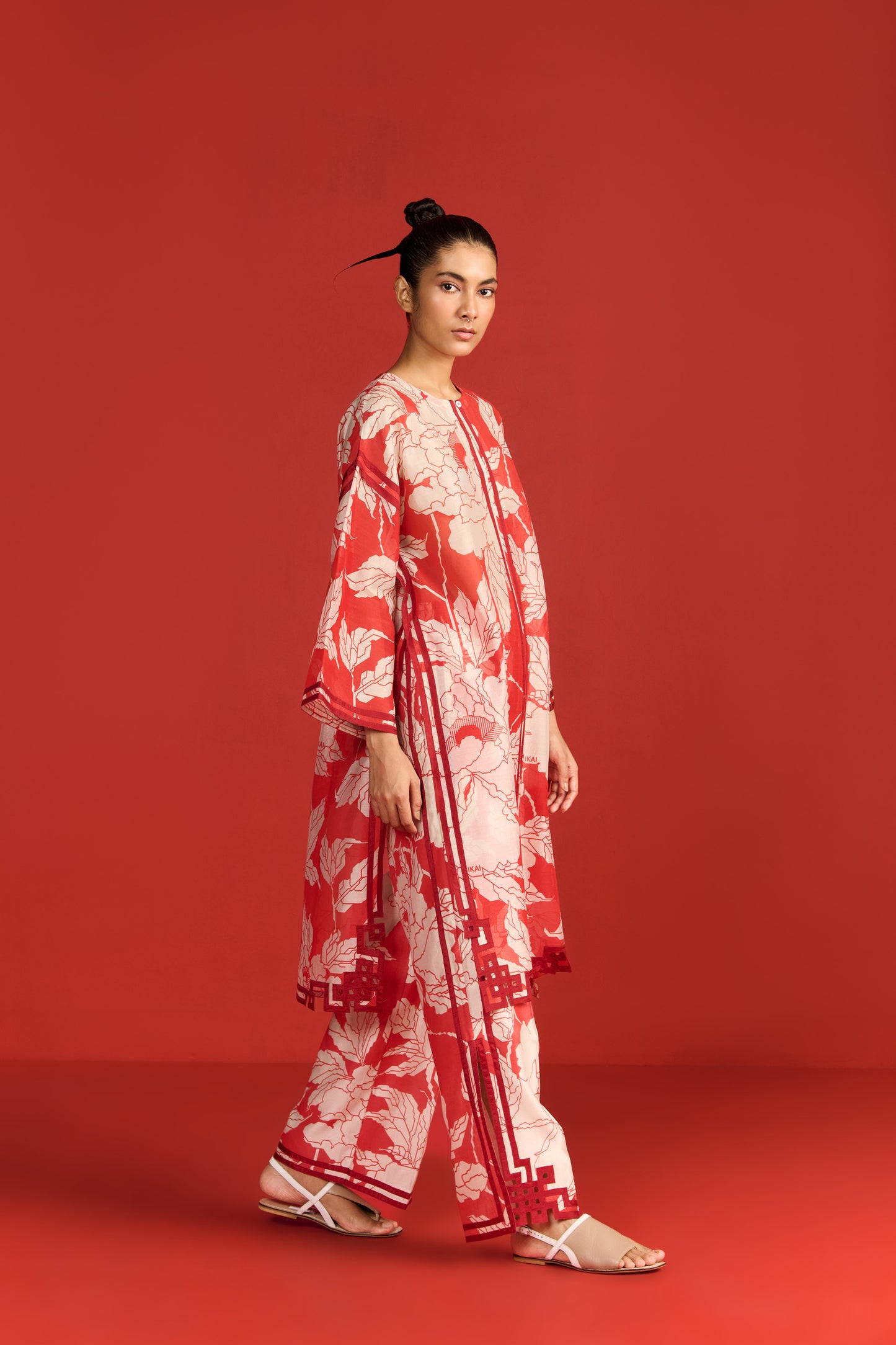 FLORAL PRINT APPLIQUE' AND CUTWORK PANTS