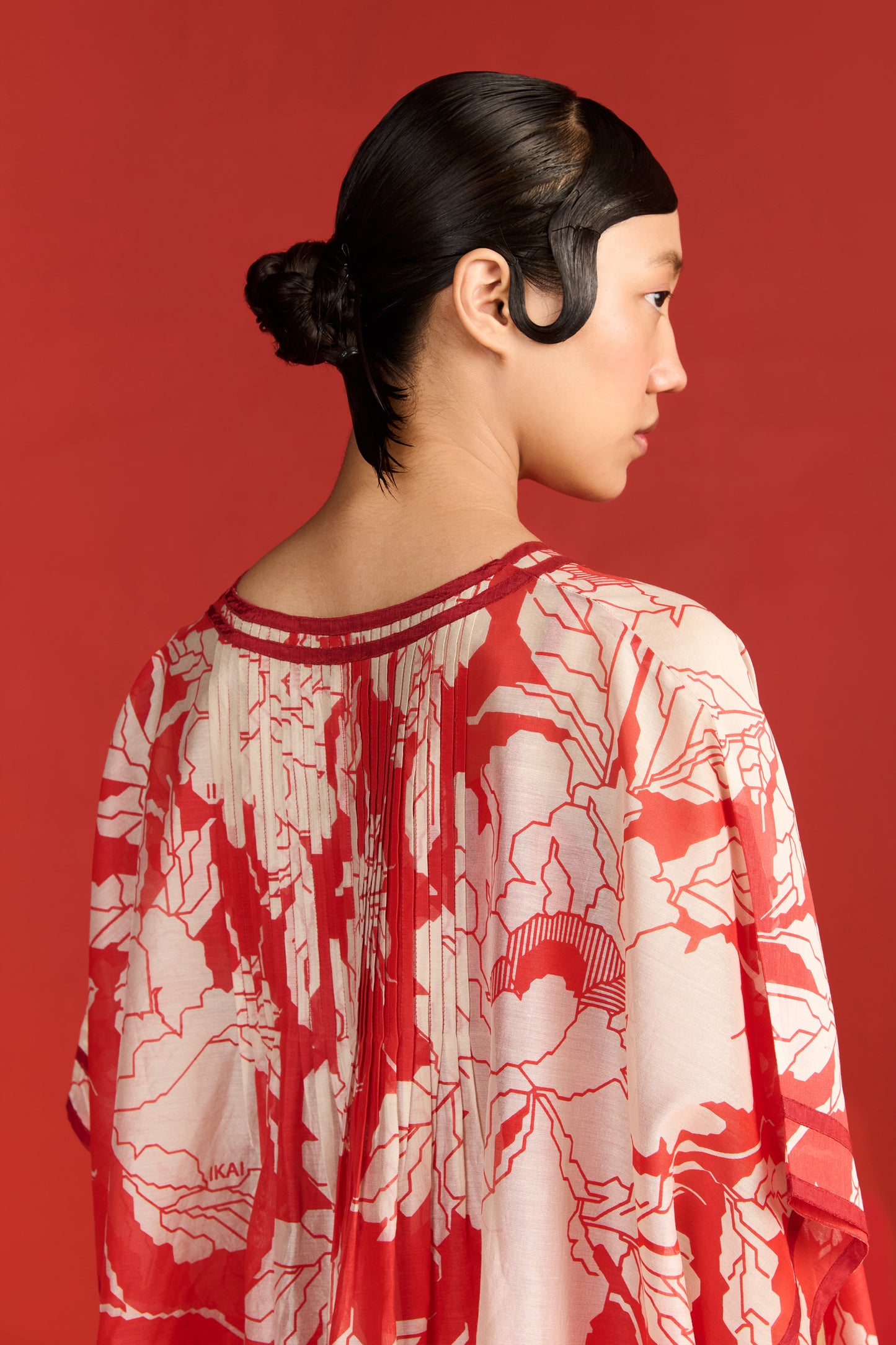 FLORAL PRINT PLEATED KAFTAN WITH THREADWORK SLIP