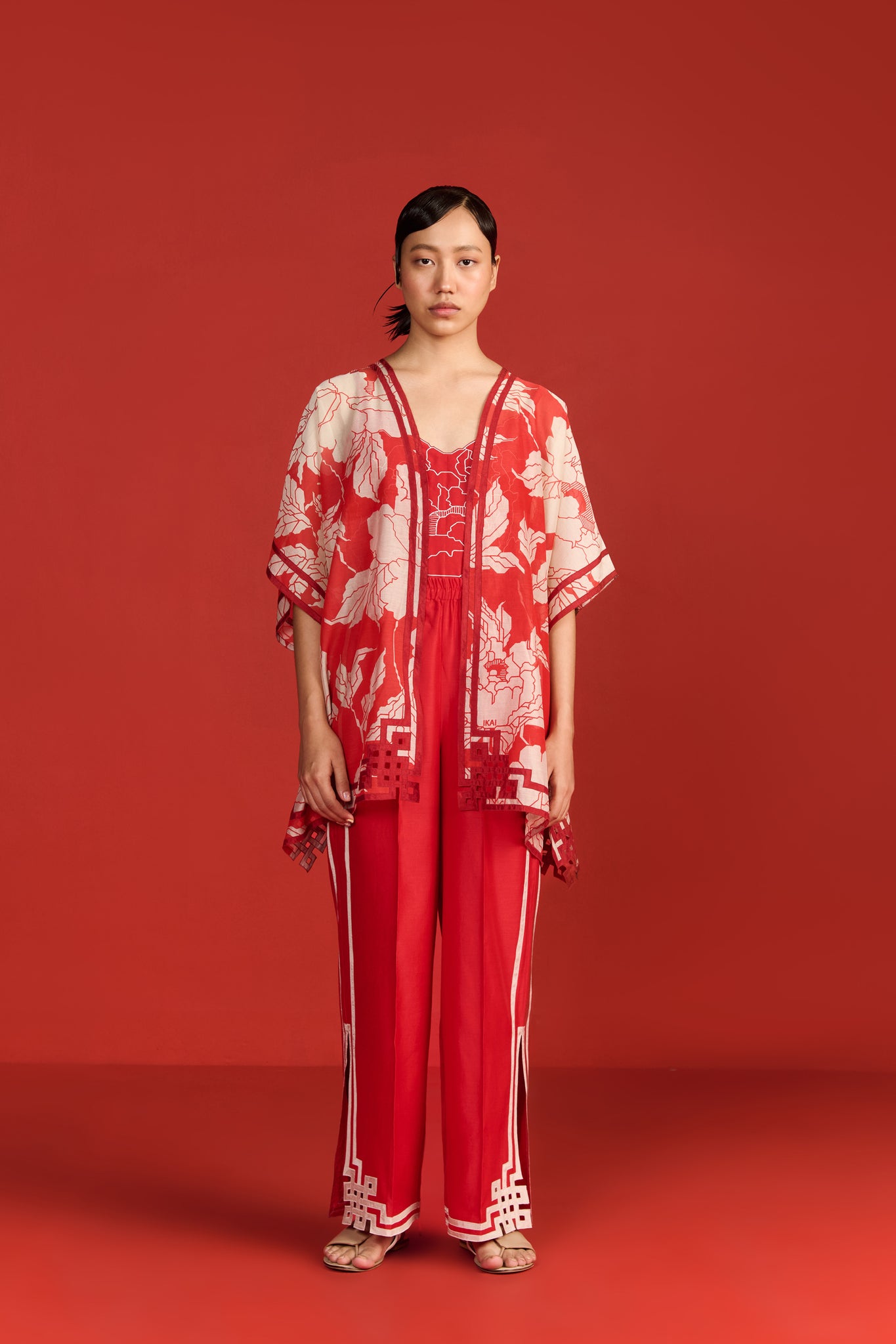 FLORAL PRINT PLEATED KAFTAN WITH THREADWORK SLIP