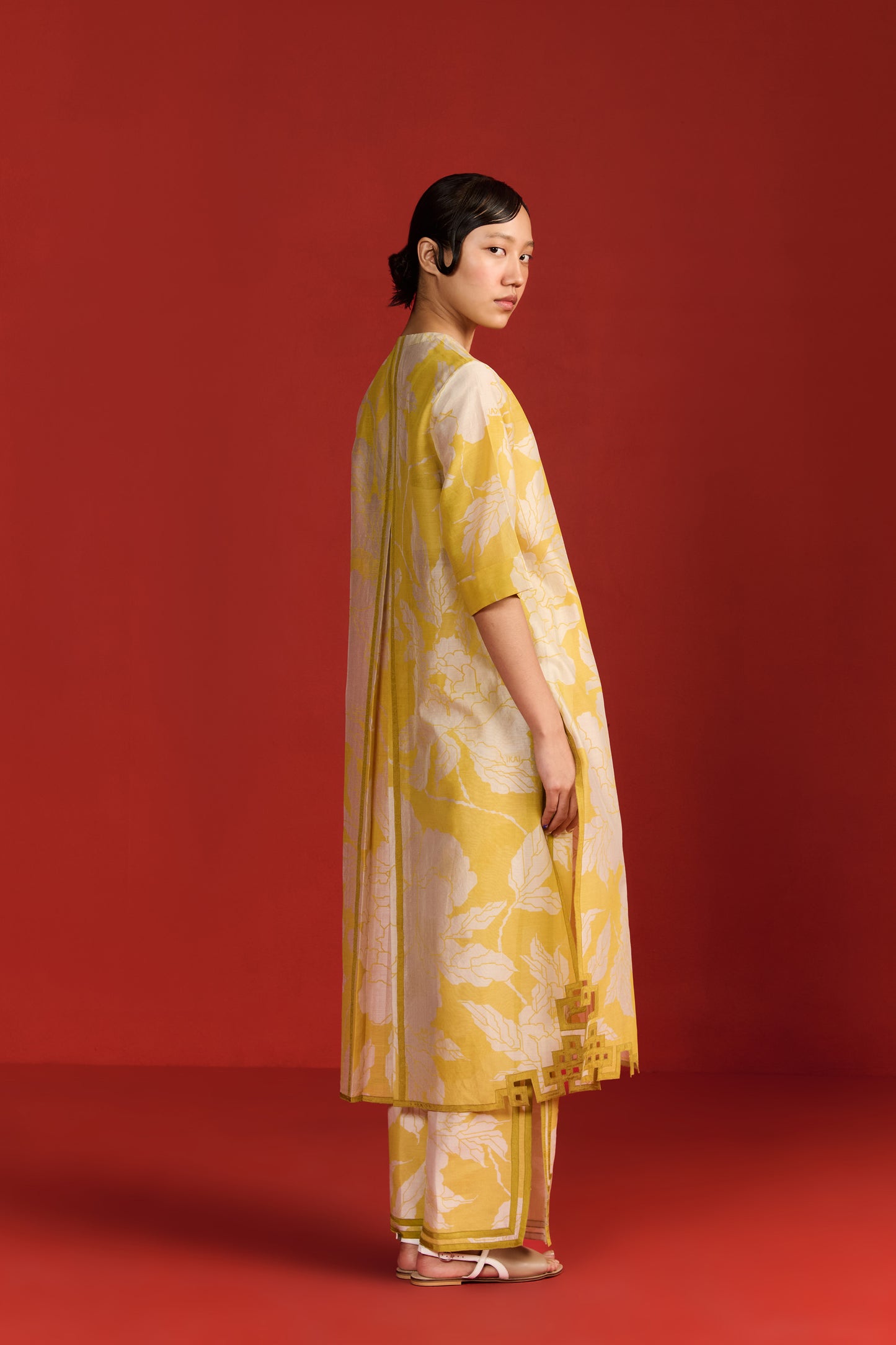 FLORAL PRINT AND CUTWORK PLEATED KAMEEZ