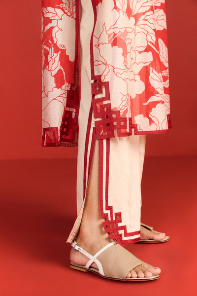 FLORAL PRINT AND CUTWORK PLEATED KAMEEZ