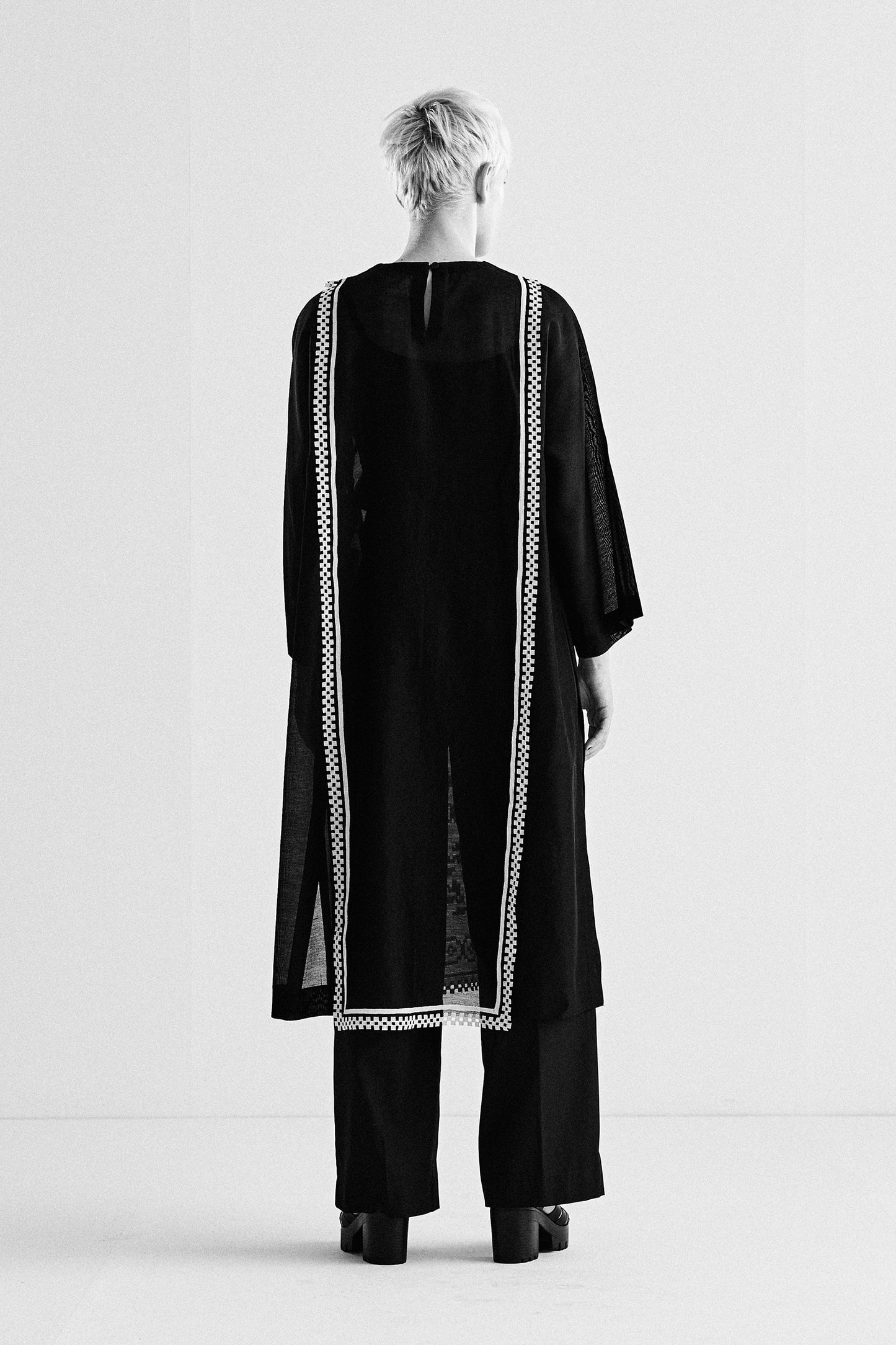 PANELLED APPLIQUE' AND CUTWORK KAMEEZ