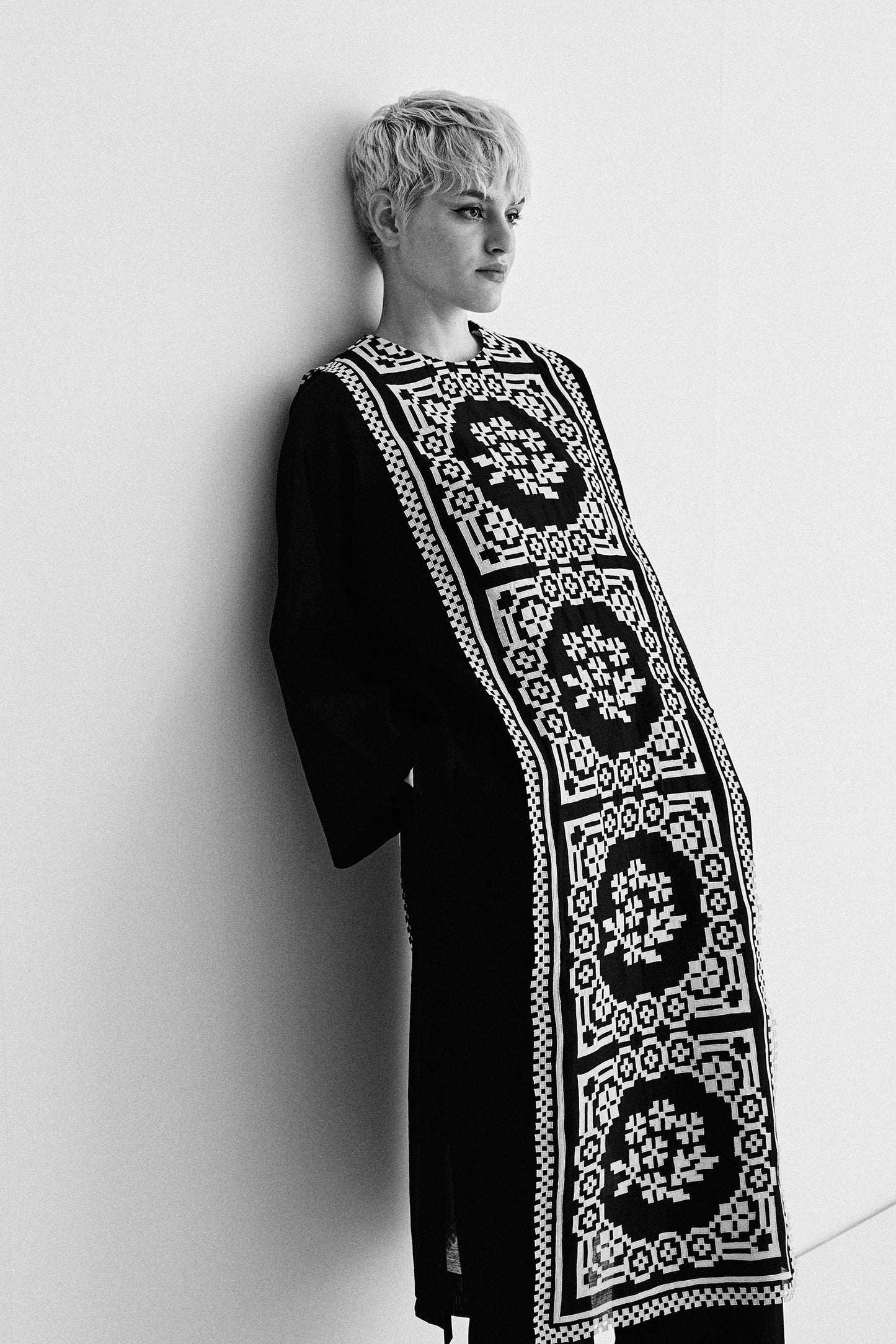 PANELLED APPLIQUE' AND CUTWORK KAMEEZ