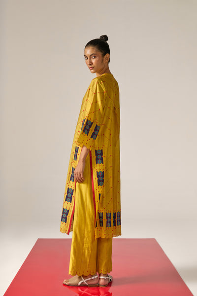 APPLIQUE' AND OUTLINE PLEATED KAMEEZ