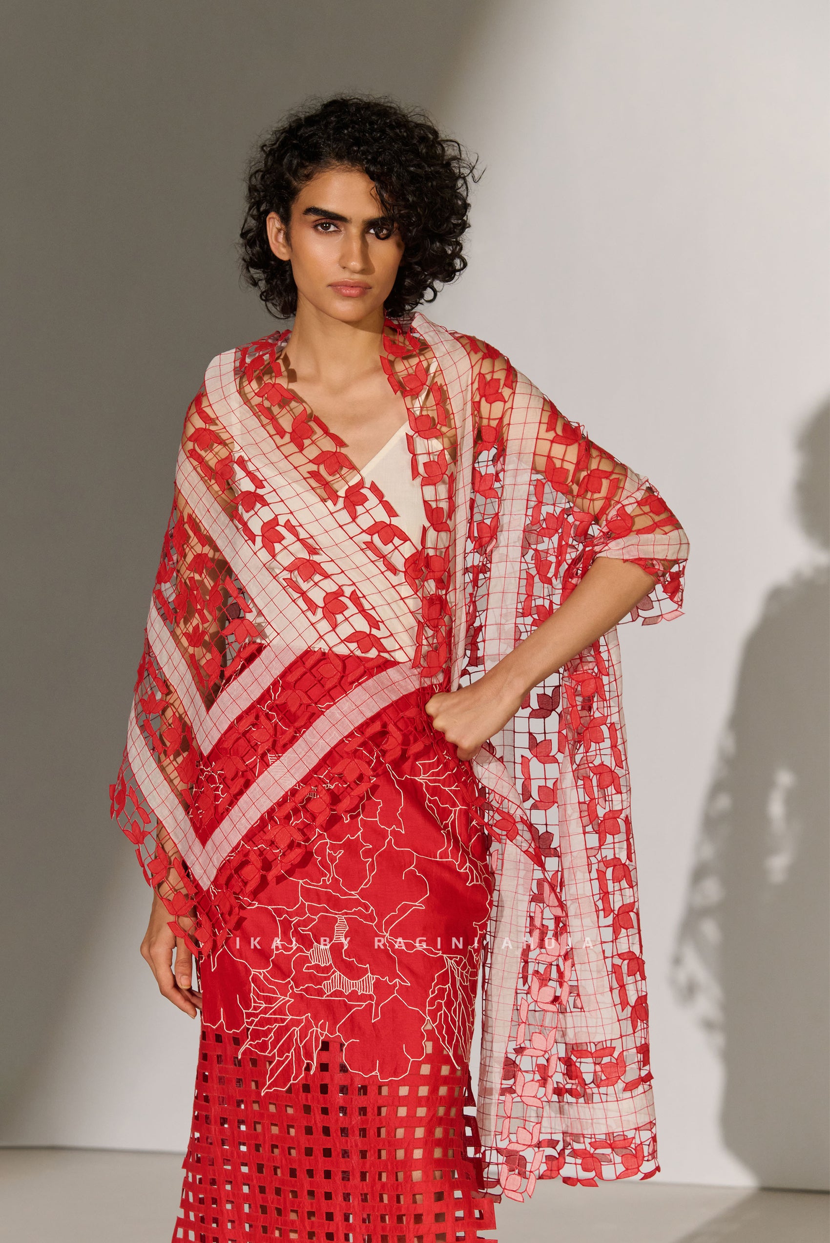 GEOMETRIC FLORAL CUTWORK SCARF IVR/RED