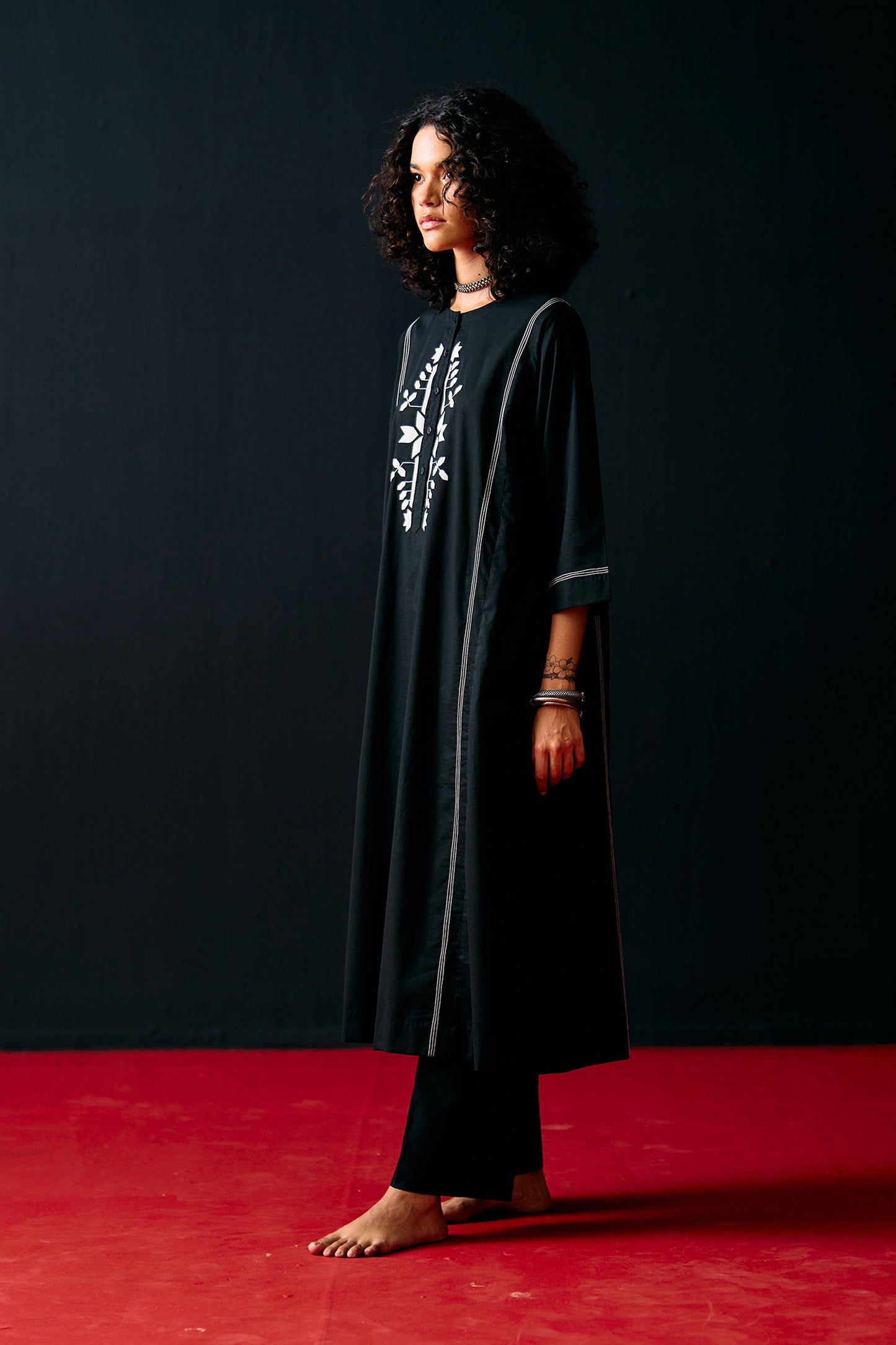 BLACK TRIBAL APPLIQUE' KAMEEZ