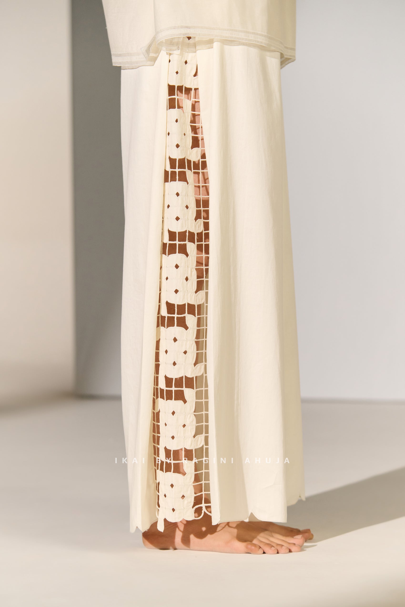 GEOMETRIC FLORAL CUTWORK SIDE PLEATED PANTS