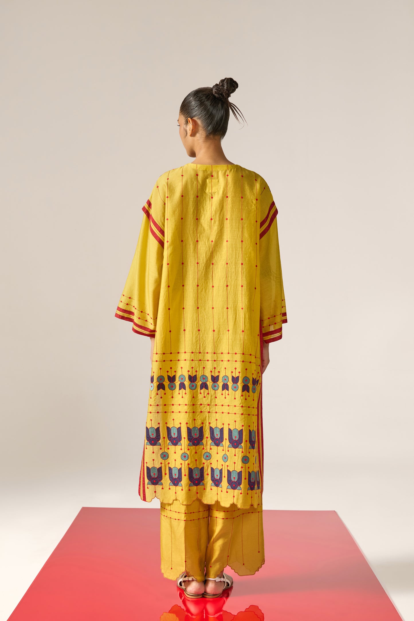 APPLIQUE' AND OUTLINE DROP SHOULDER KAMEEZ