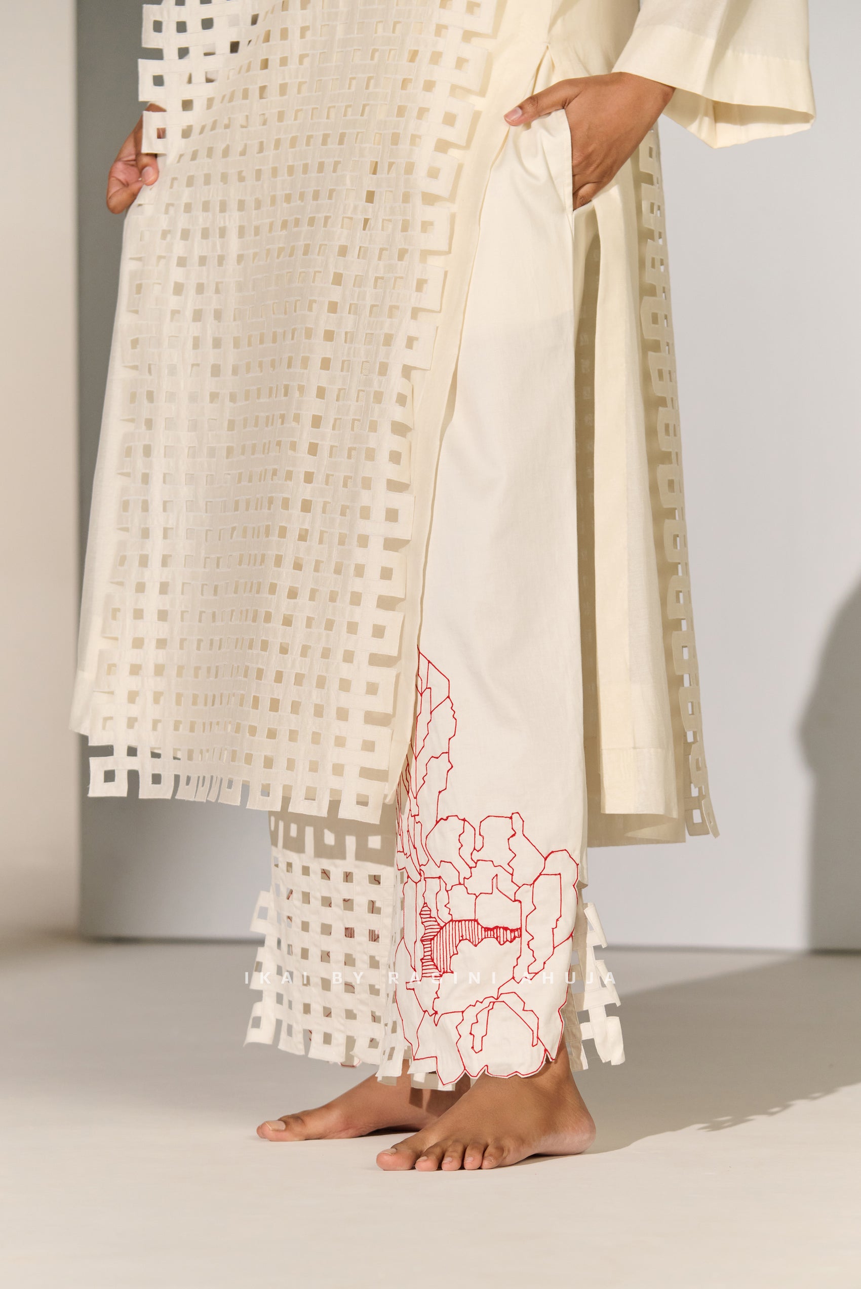 GEOMETRIC AND FLORAL STRAIGHT PANTS IVR