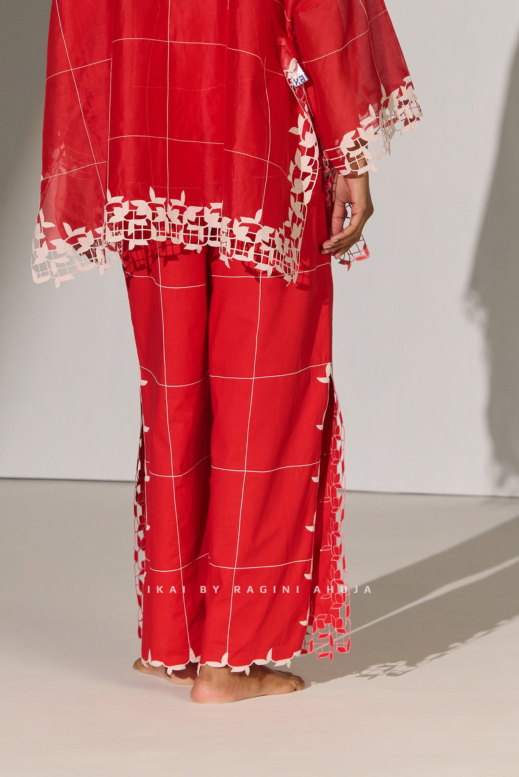 GEOMETRIC FLORAL CUTWORK SLIT PANTS RED