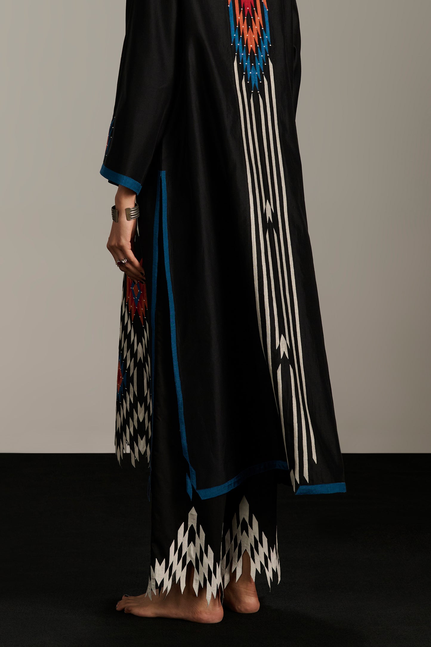 APPLIQUE&#39; AND CUTWORK PANTS