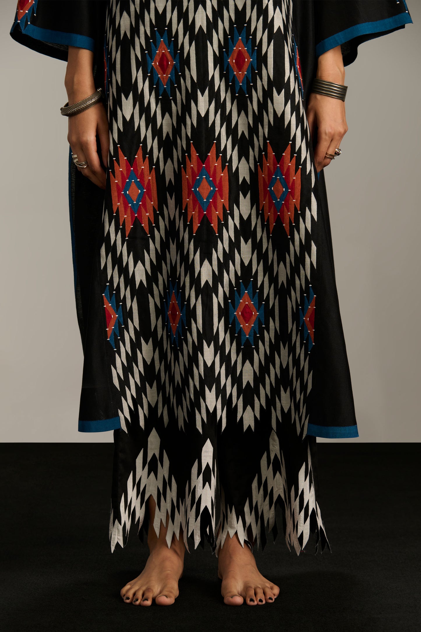 APPLIQUE&#39; AND CUTWORK PANTS