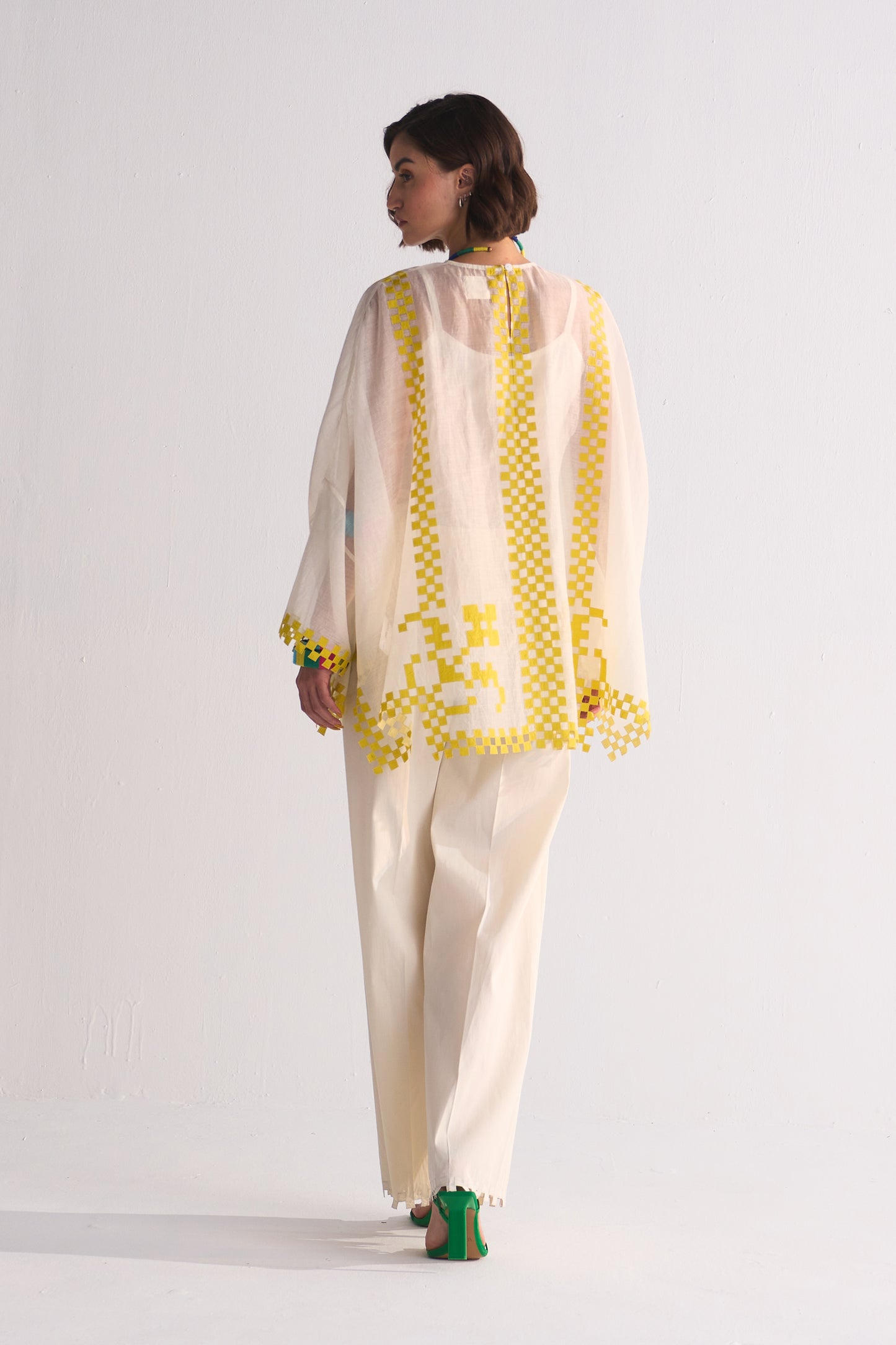 TABLEMAT SHIRT WITH APPLIQUE' AND CUTWORK