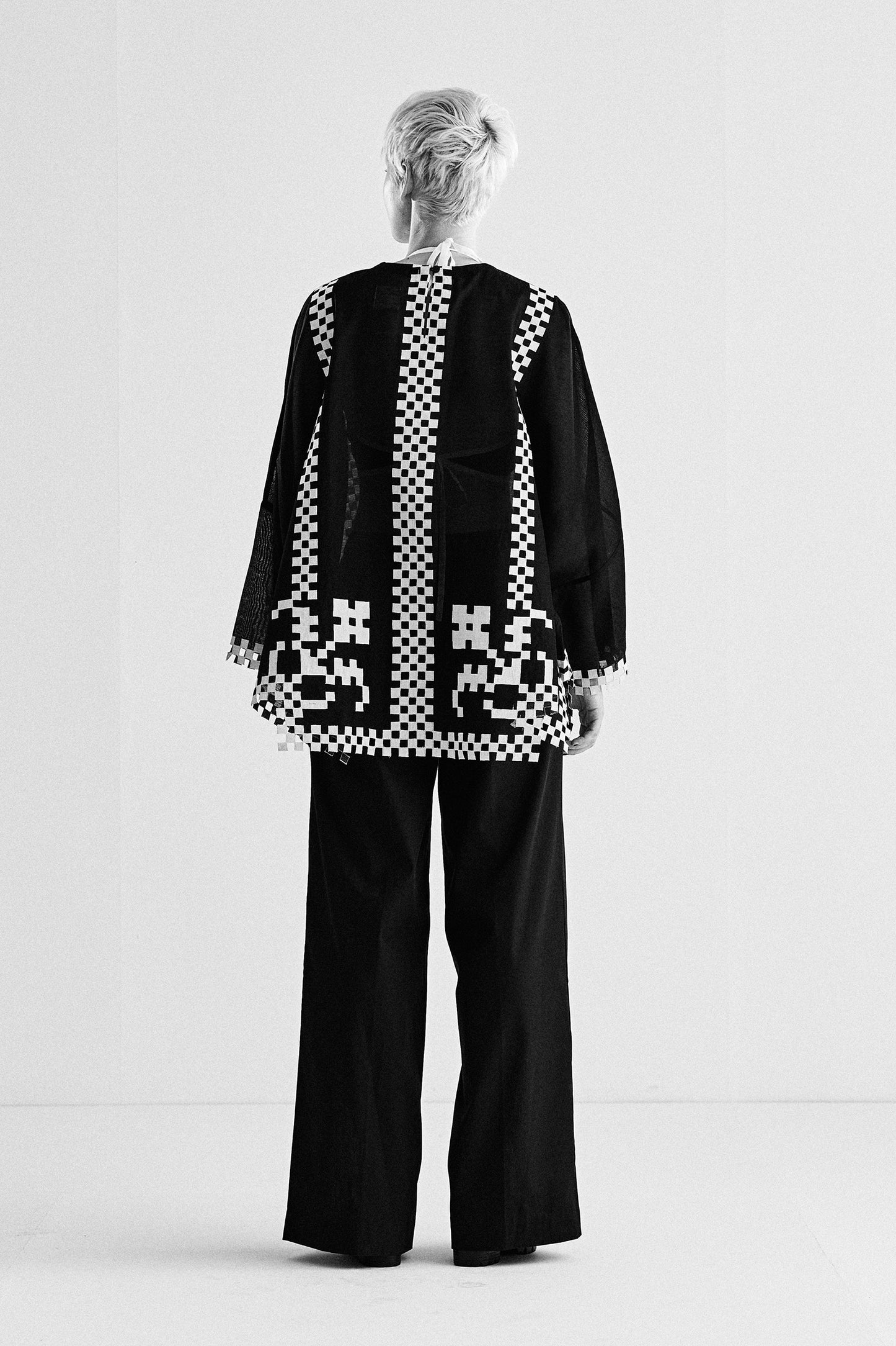 TABLEMAT SHIRT WITH APPLIQUE' AND CUTWORK