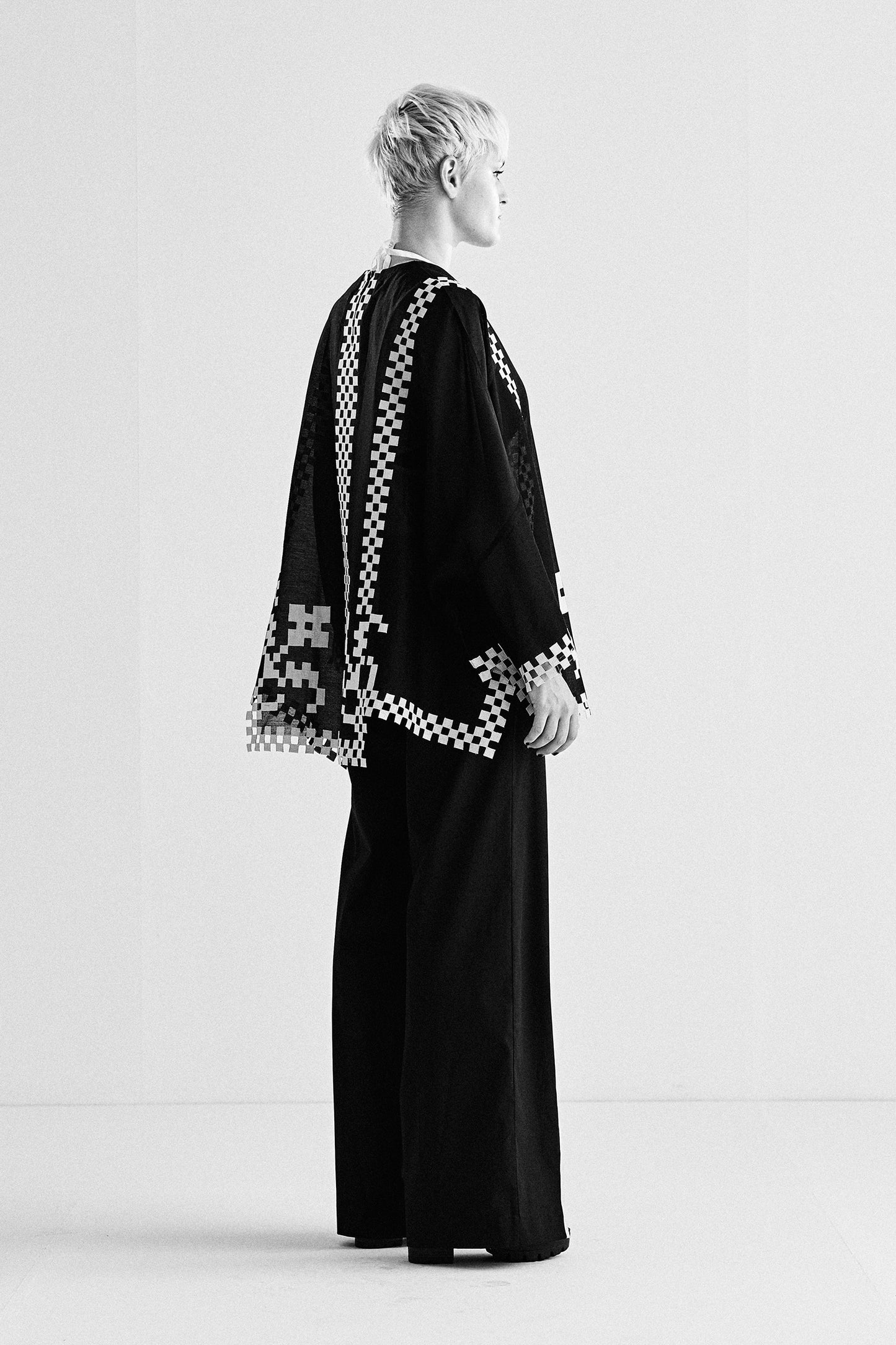 TABLEMAT SHIRT WITH APPLIQUE' AND CUTWORK