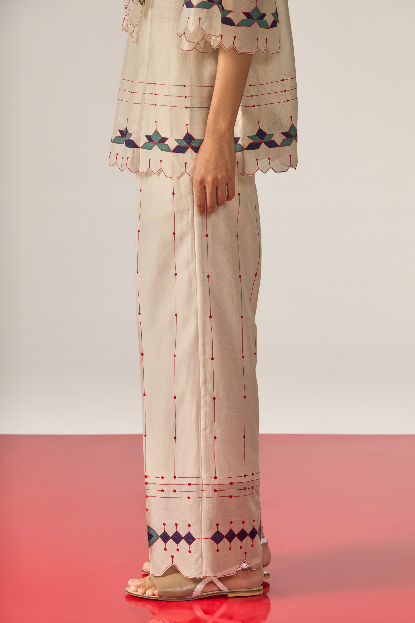 APPLIQUE' AND OUTLINE PANTS