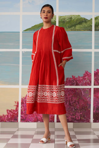 SUPER PLEATED DRESS