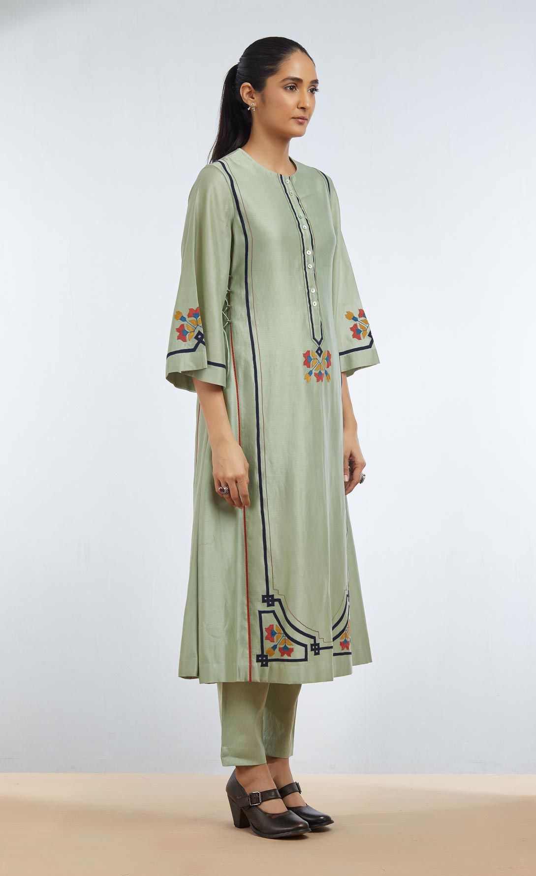 ALINE KAMEEZ