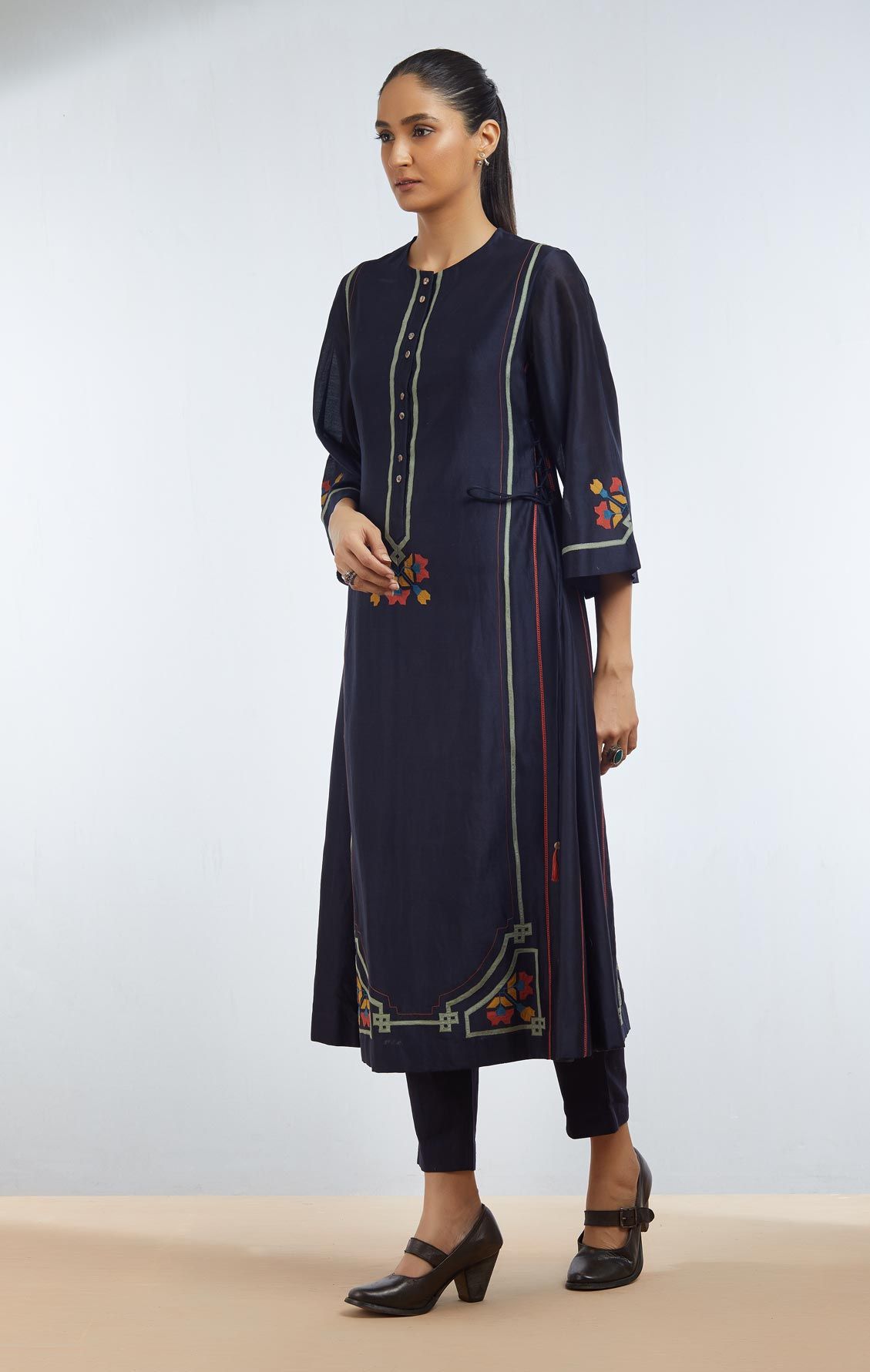 ALINE KAMEEZ