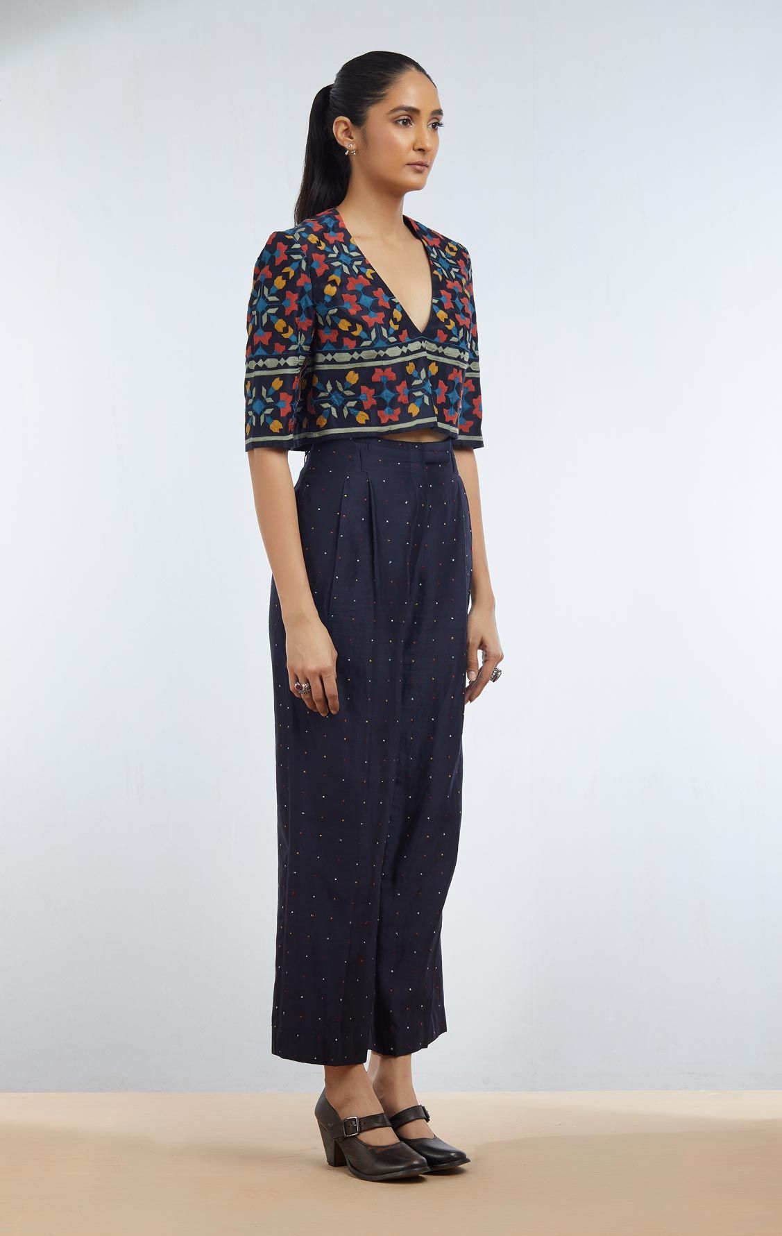 V-NECK BLOUSE