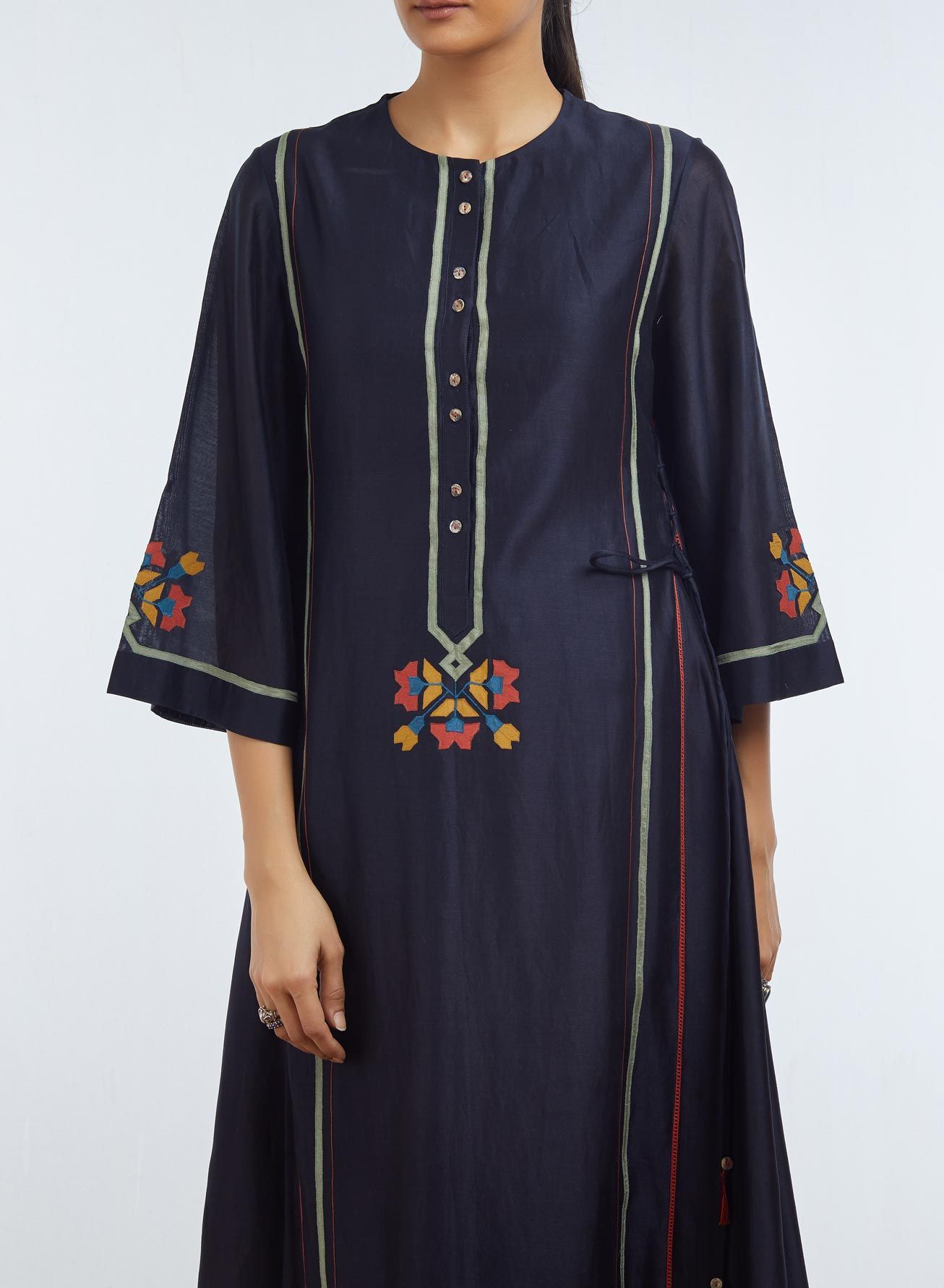 ALINE KAMEEZ