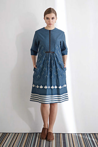 CENTER SLASH DRESS