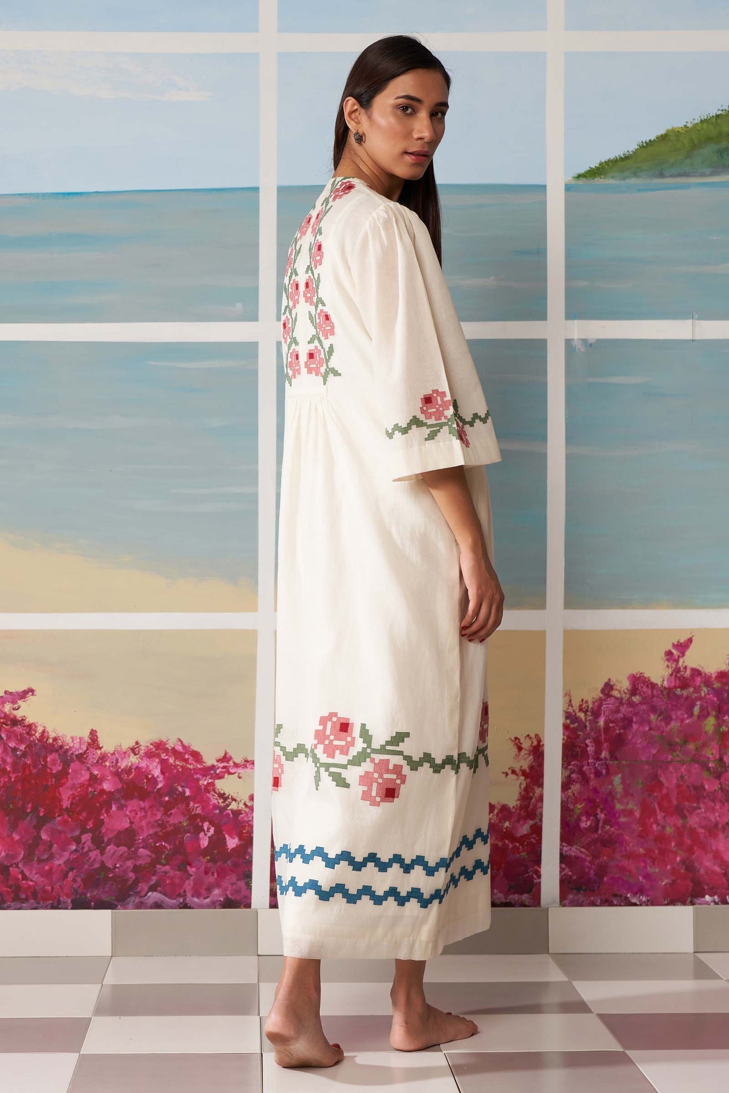 CENTER SLASH DRESS