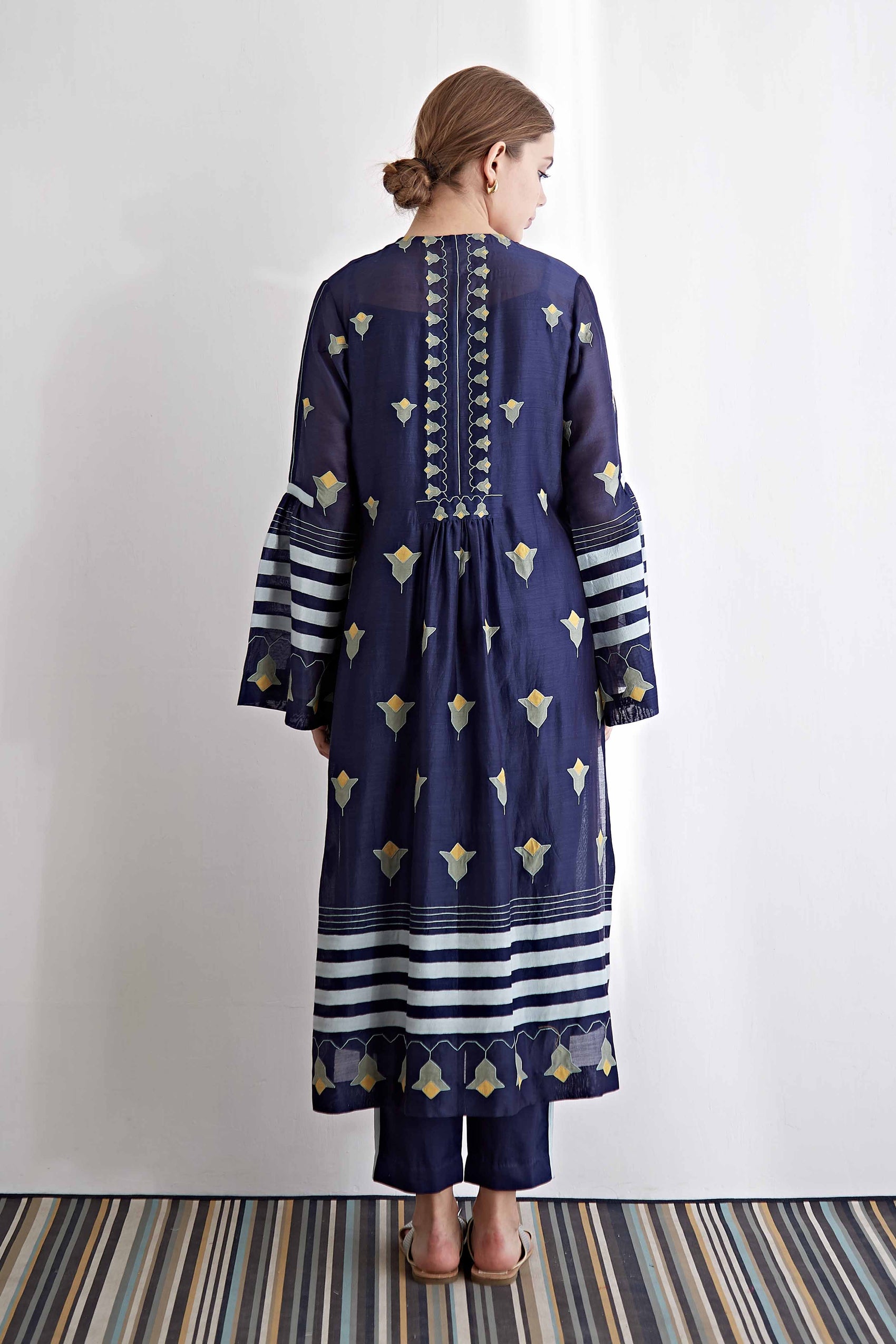 BELL SLEEVE KAMEEZ