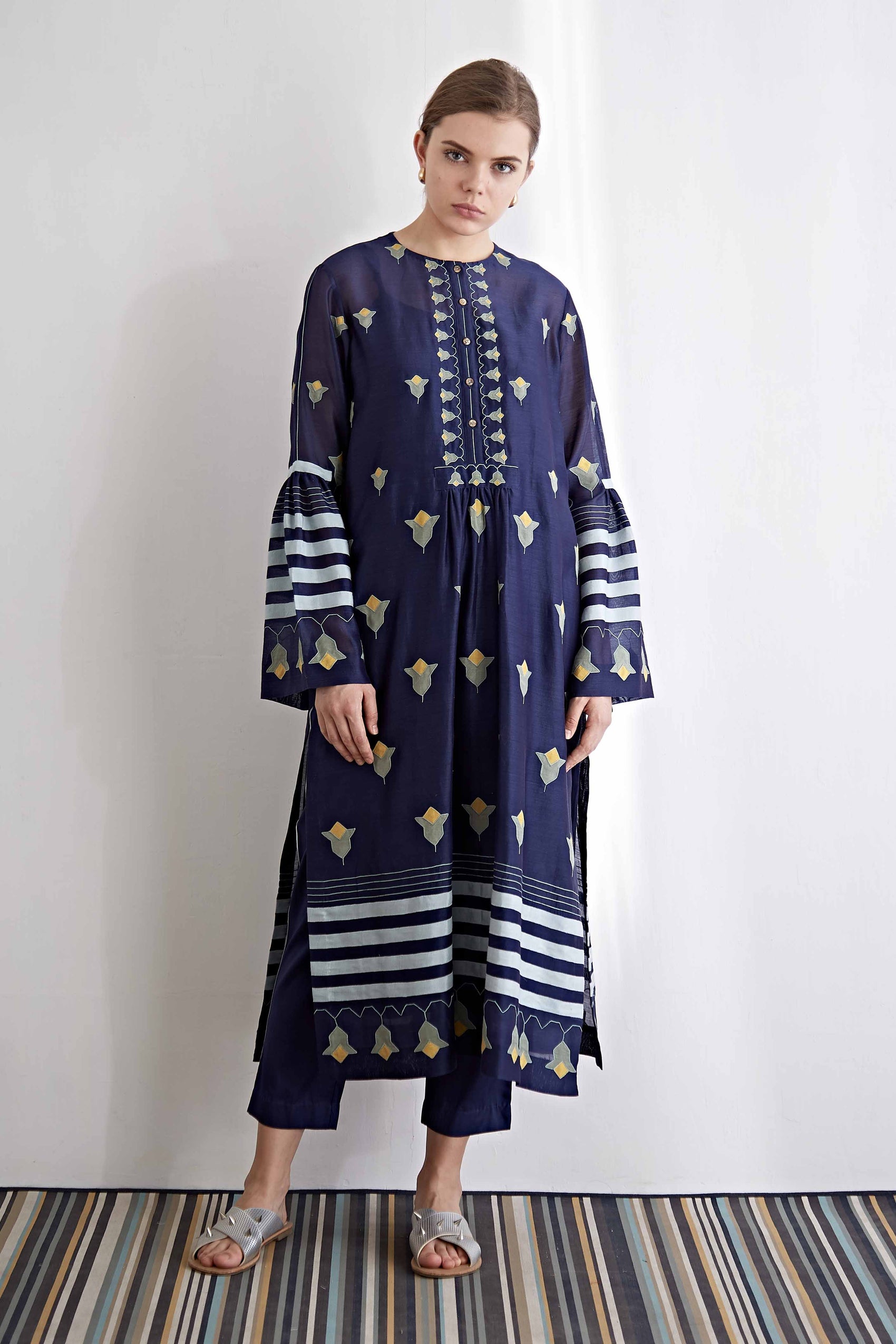 BELL SLEEVE KAMEEZ