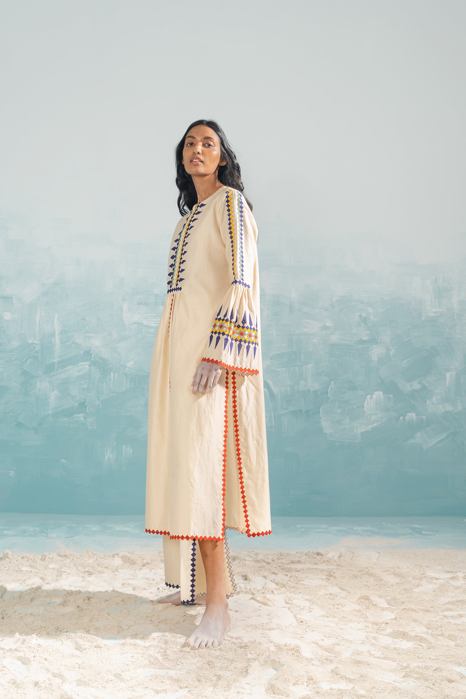 NILE BELL SLEEVE KAMEEZ