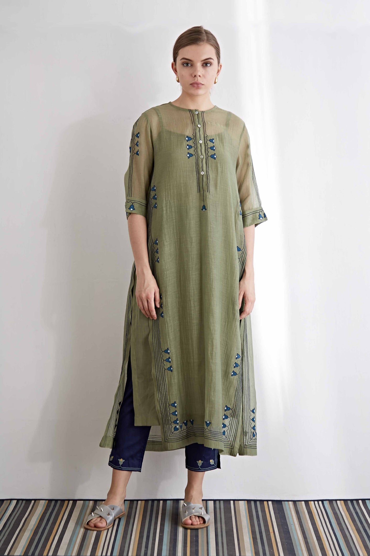 GATHERED BACK KAMEEZ