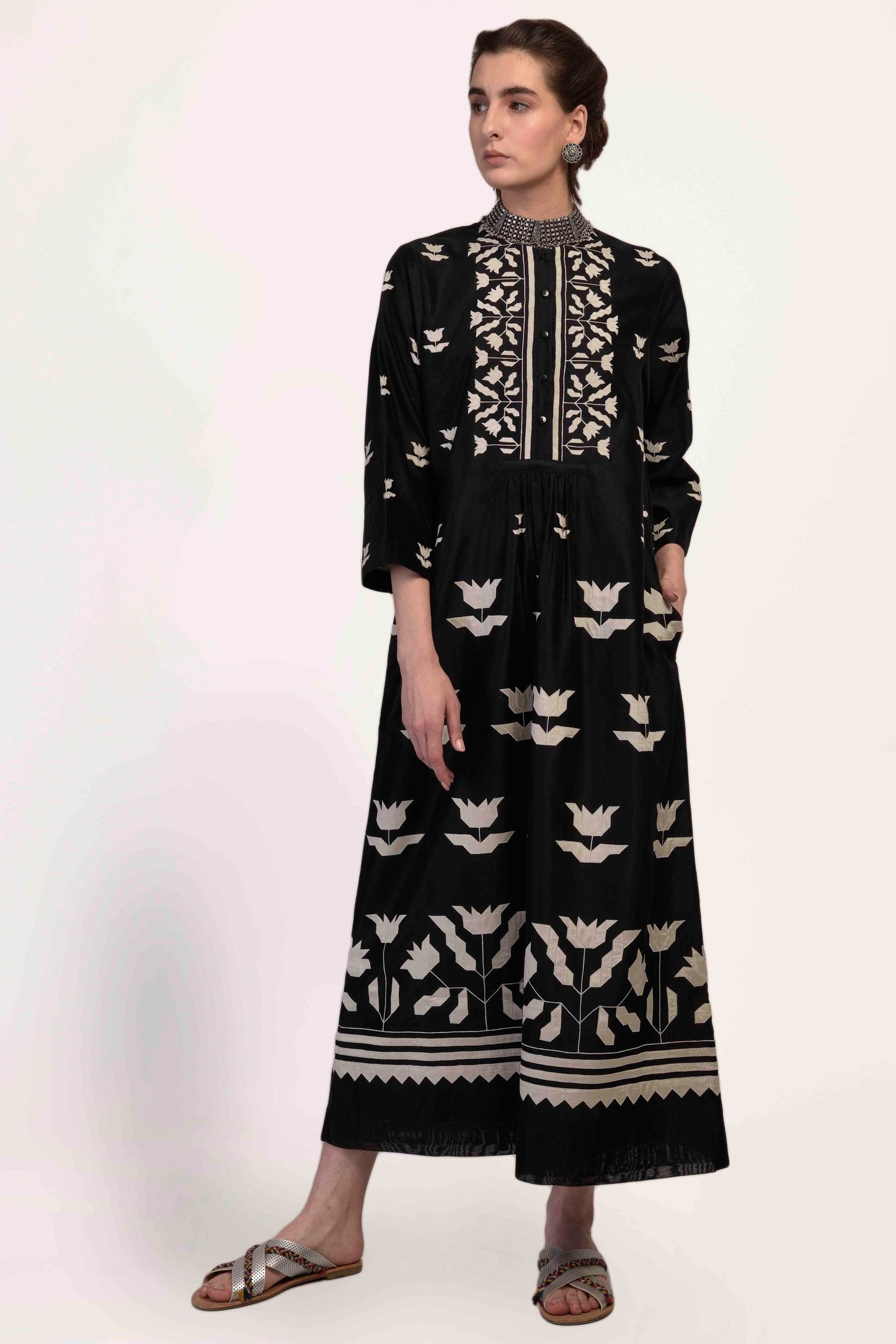 CENTER SLASH GATHER DRESS