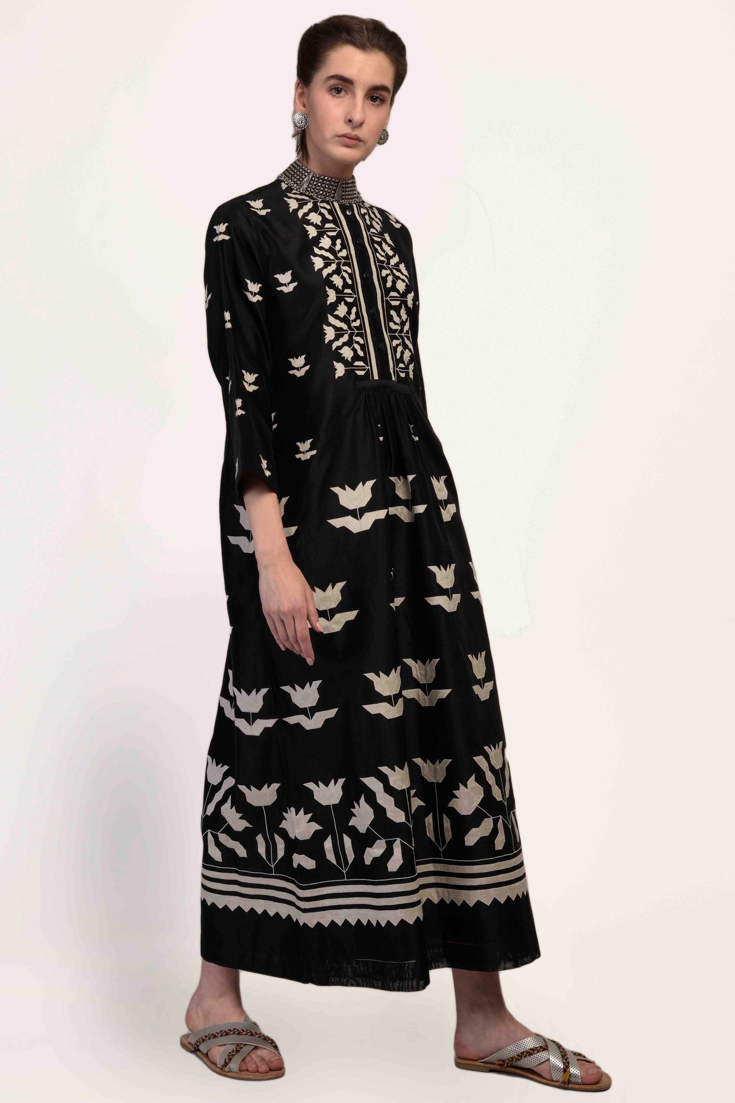 CENTER SLASH GATHER DRESS