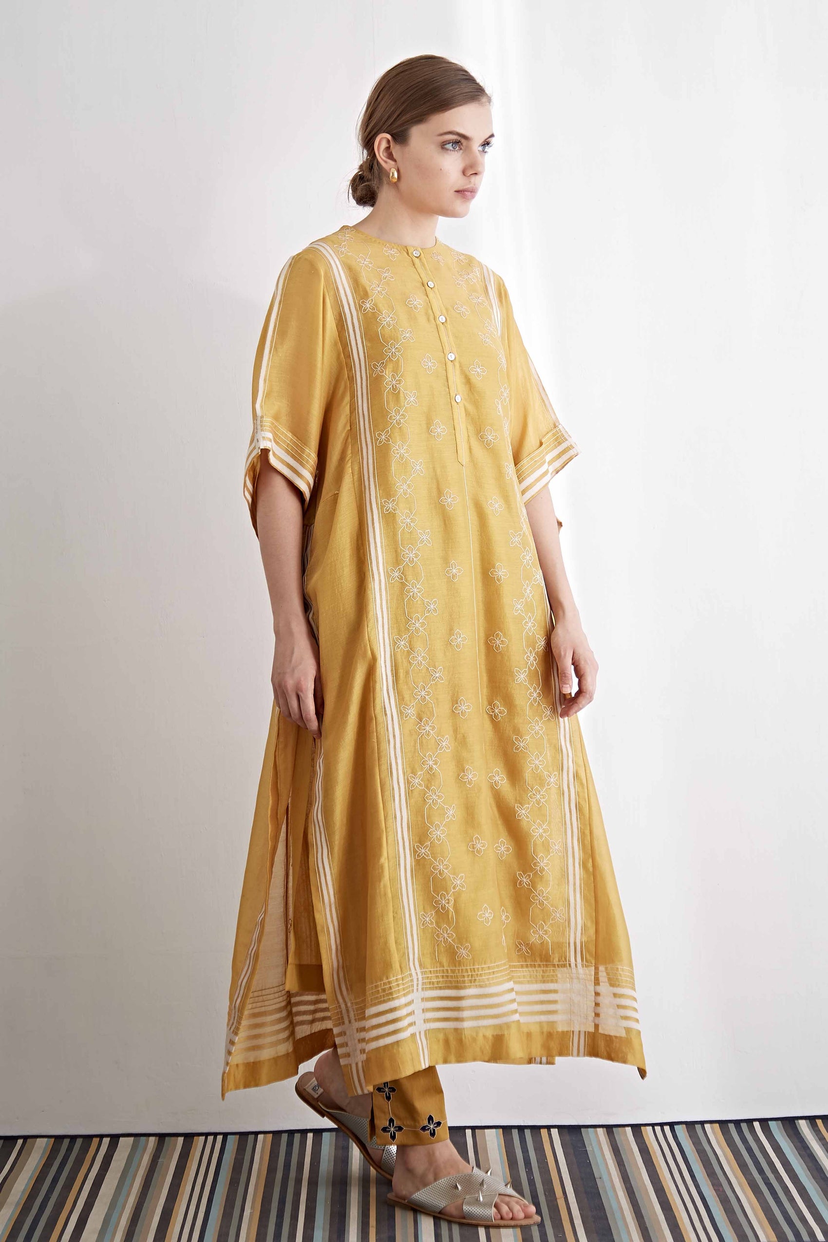 GEOMETRIC BLOOM OUTLINE KAFTAN