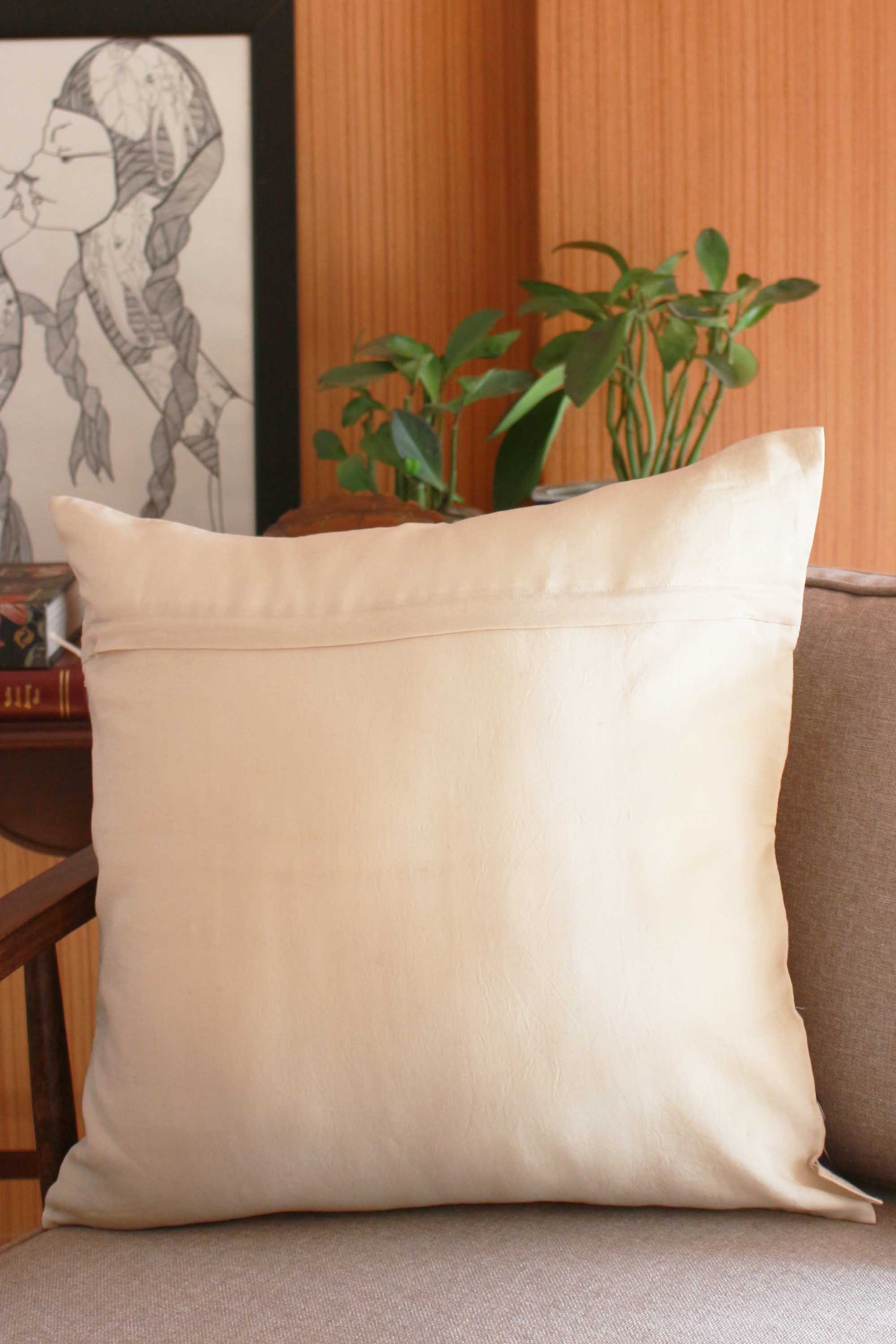 GEOMETRIC BUD BORDER CUSHION