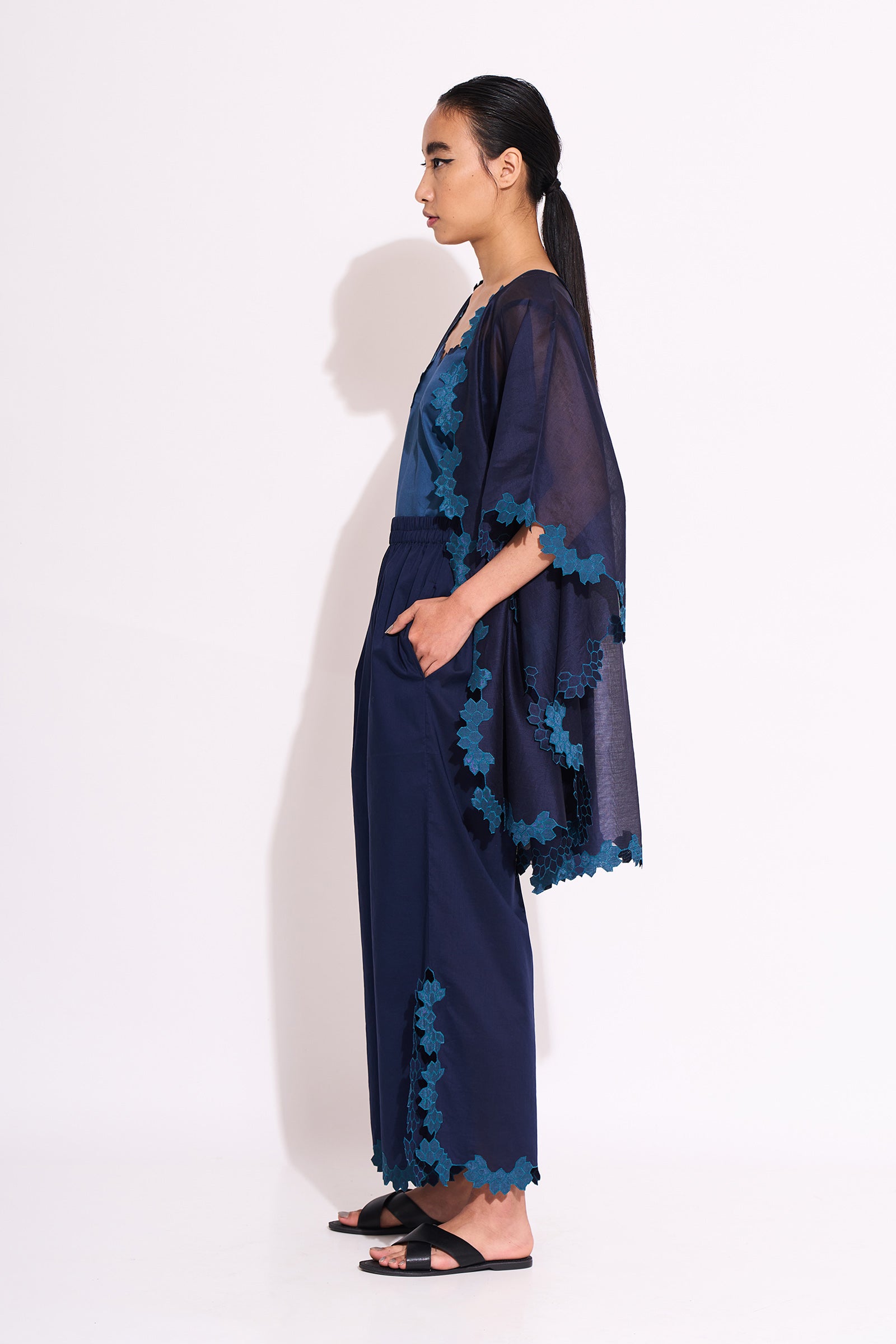 NEEL BACK PLEATED KAFTAN
