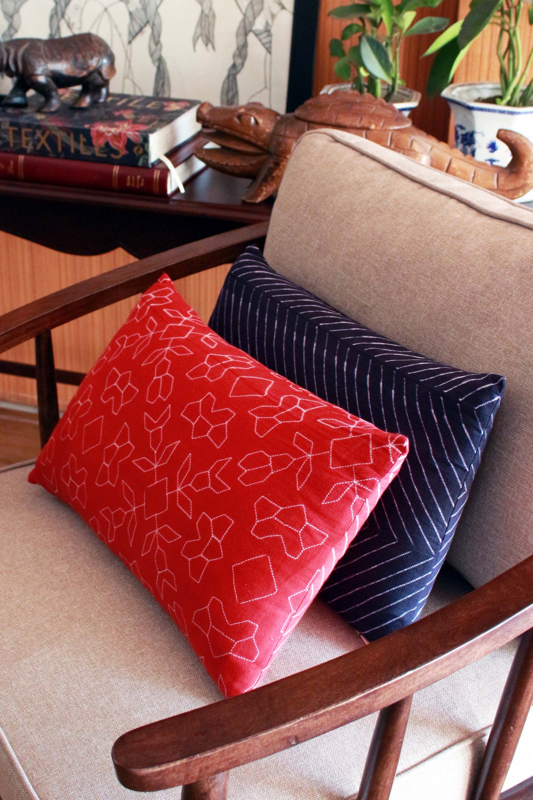 SHIBORI FLORAL RED CUSHION
