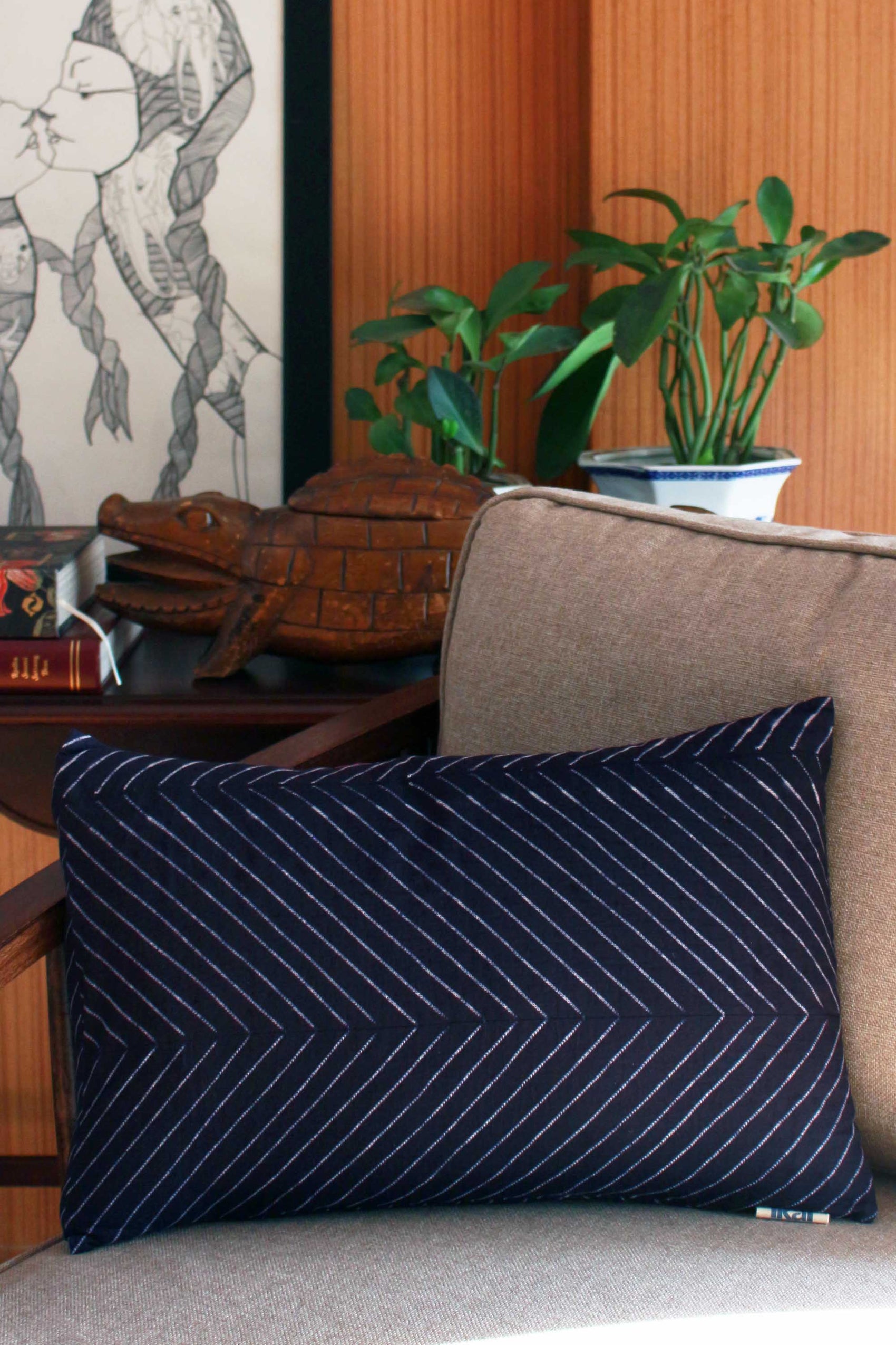 SHIBORI CHEVRON NAVY CUSHION