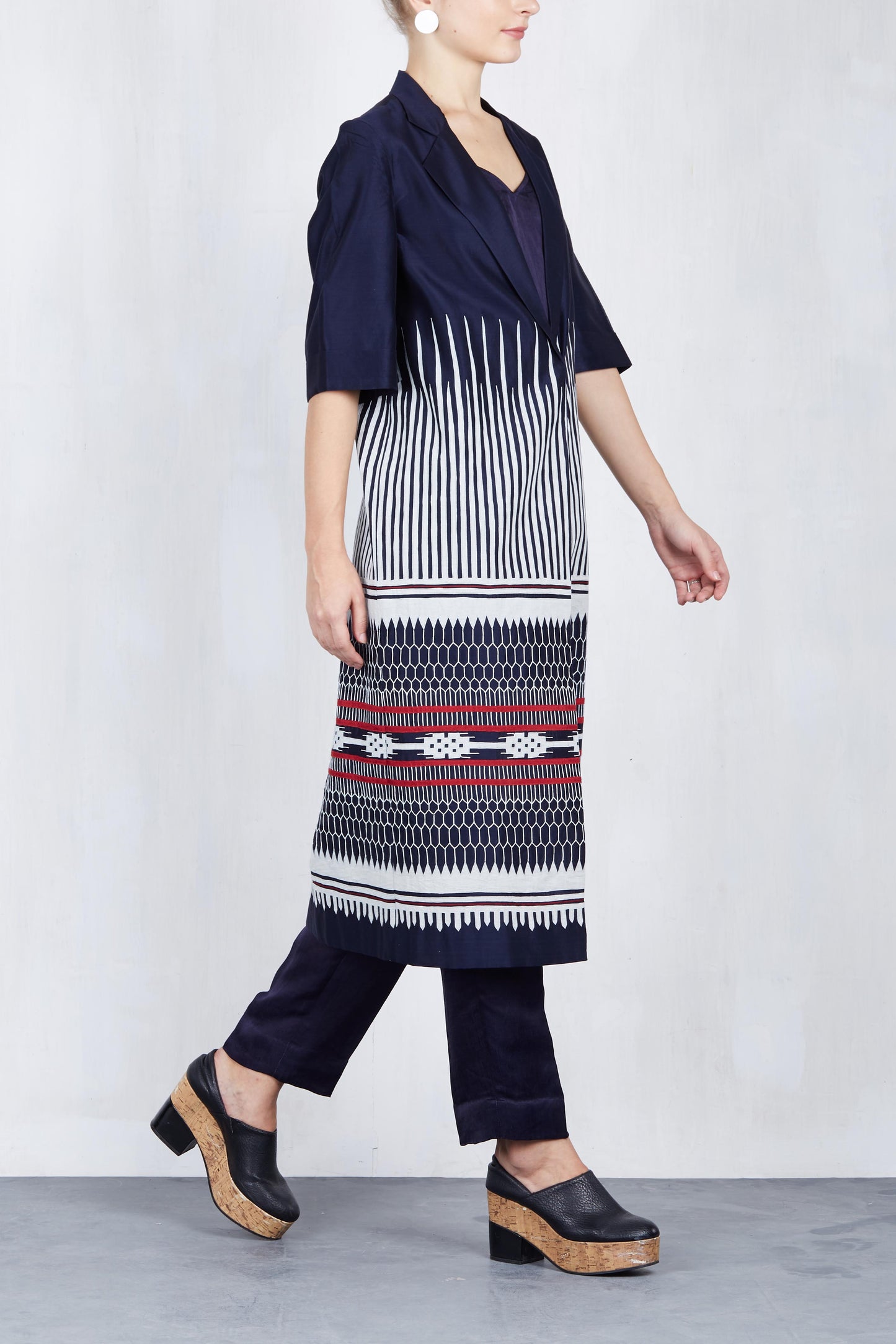 BEEHIVE STRAIGHT JACKET