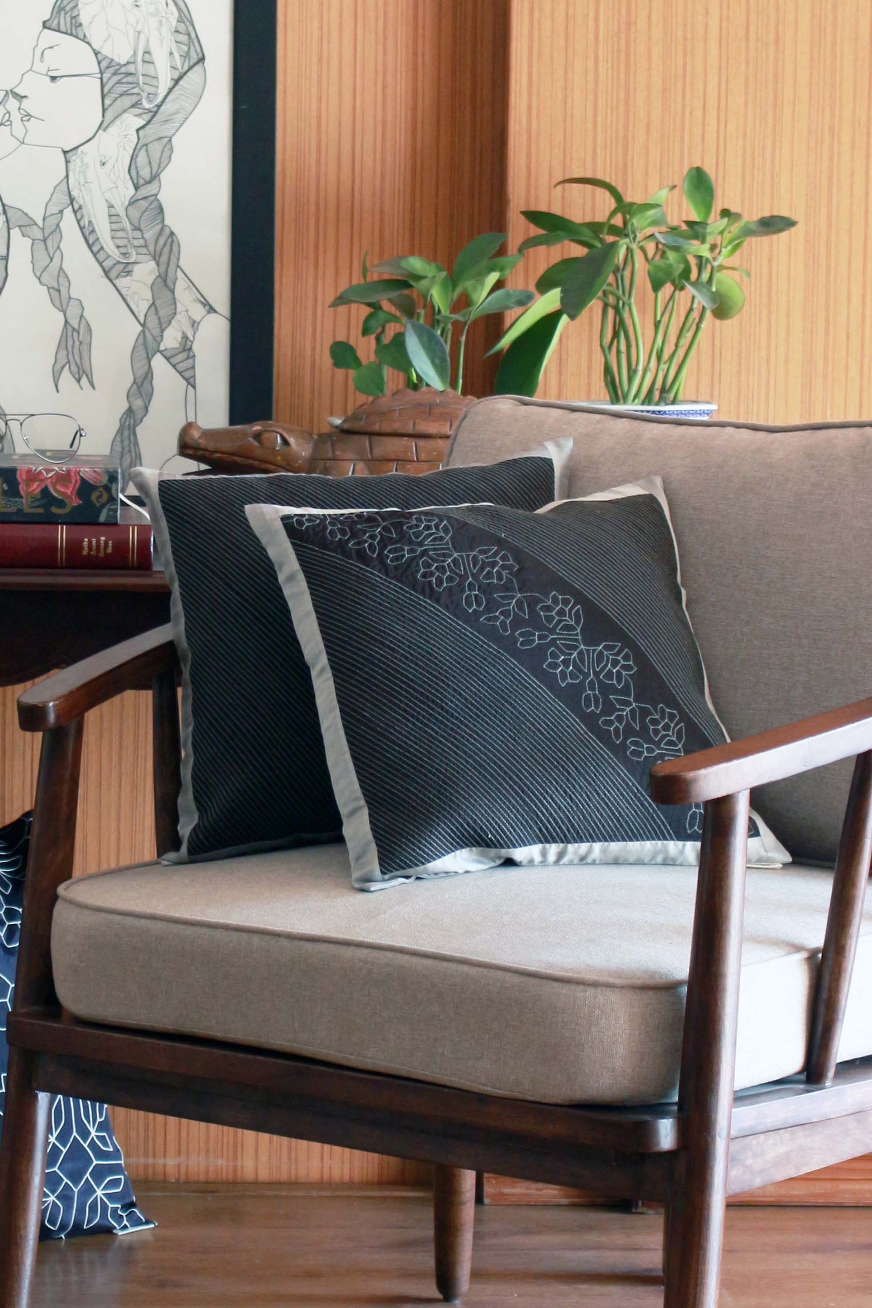 STITCHLINE FLORAL CUSHION